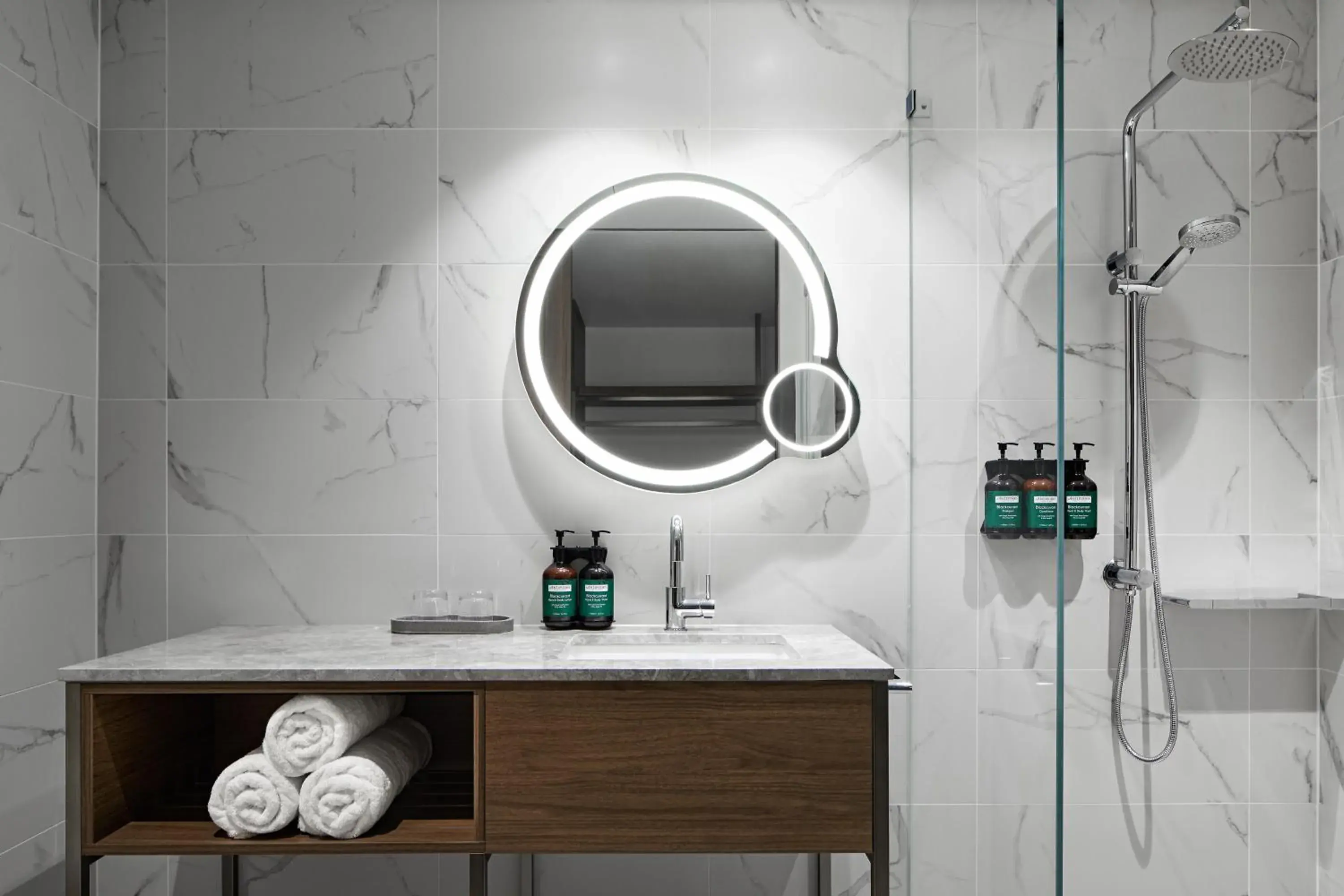 Premium Queen Room with Two Queen Beds in Crowne Plaza Sydney Darling Harbour by IHG Premium Queen Room with Two Queen Beds in Crowne Plaza Sydney Darling Harbour by IHG