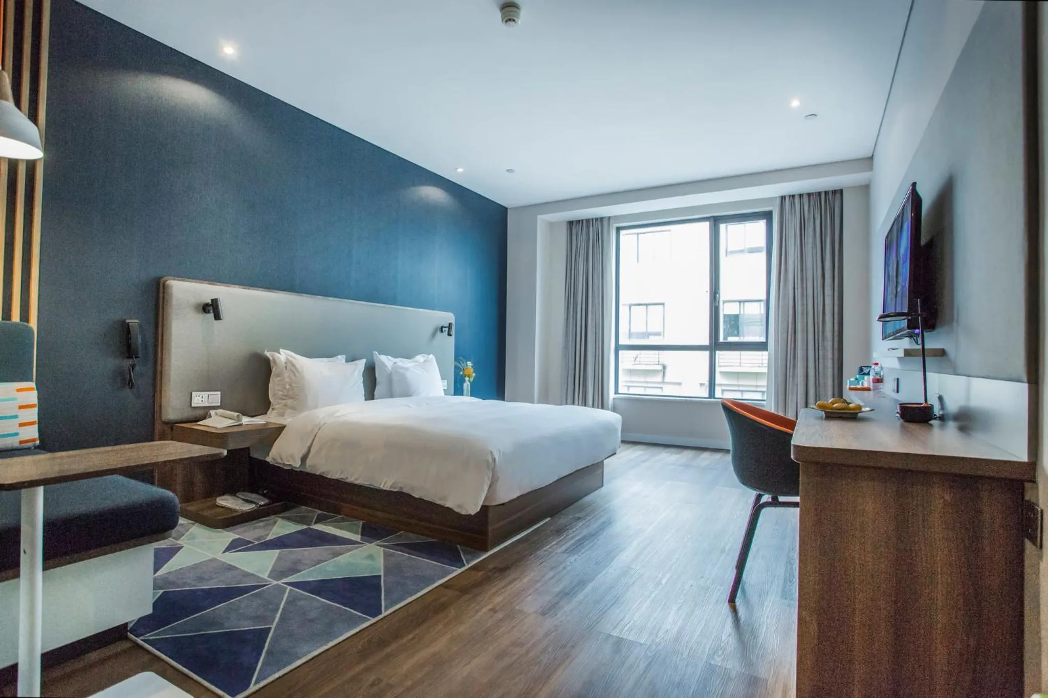 Photo of the whole room, Bed in Holiday Inn Express Hangzhou Xixi Tourism Zone by IHG