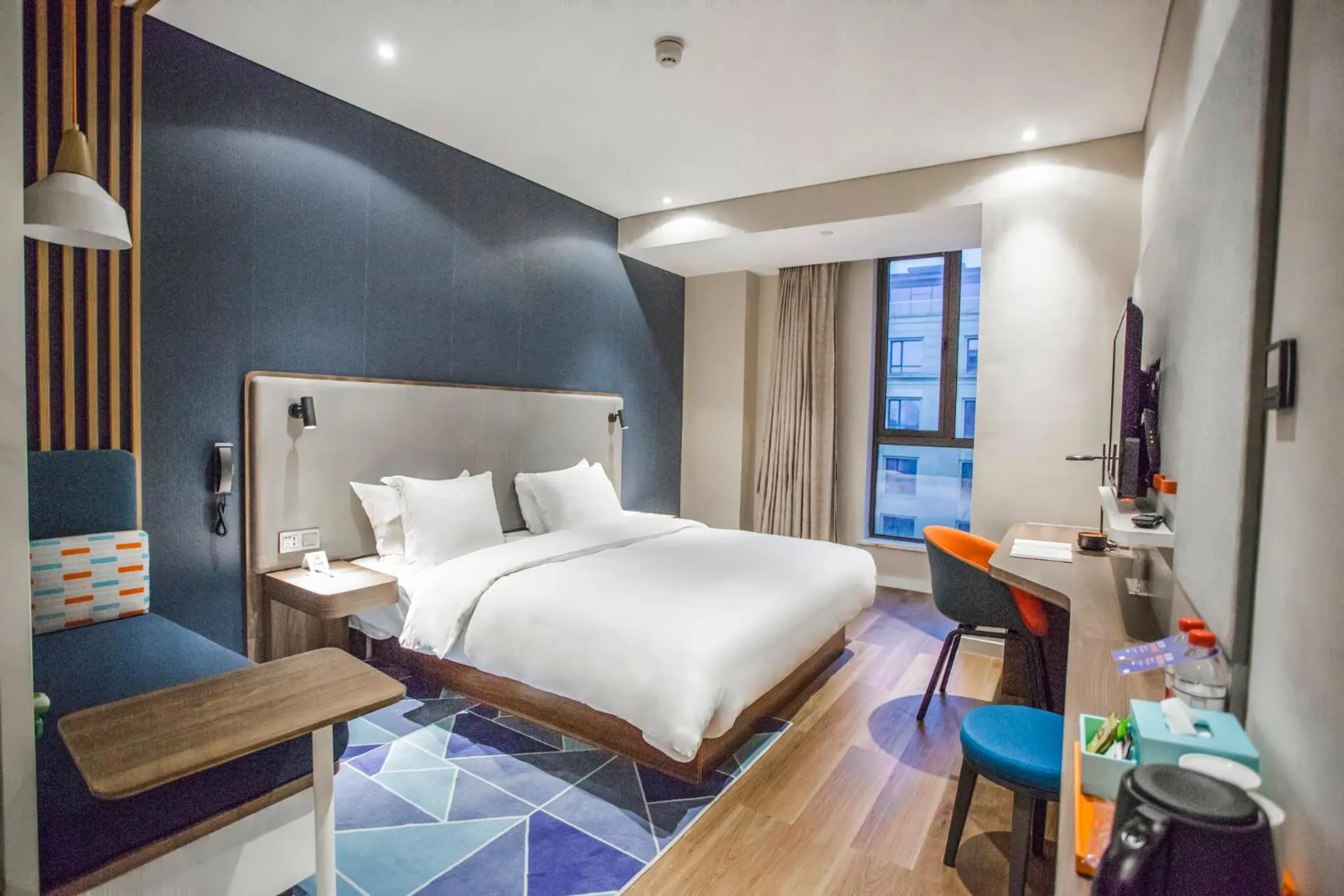Photo of the whole room, Bed in Holiday Inn Express Hangzhou Xixi Tourism Zone by IHG