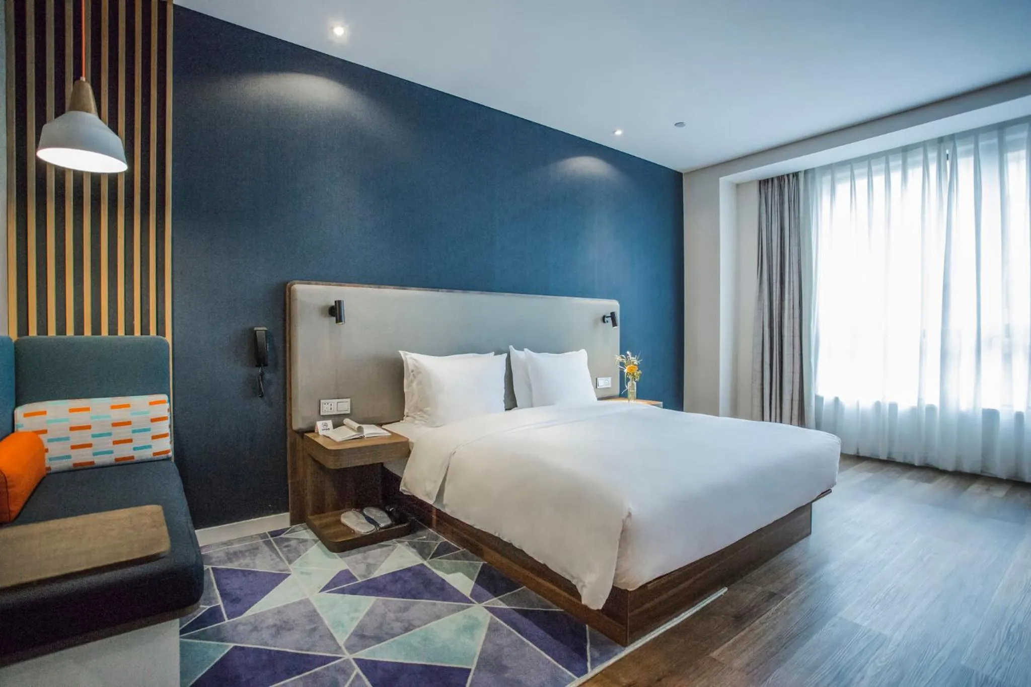 Photo of the whole room, Bed in Holiday Inn Express Hangzhou Xixi Tourism Zone by IHG