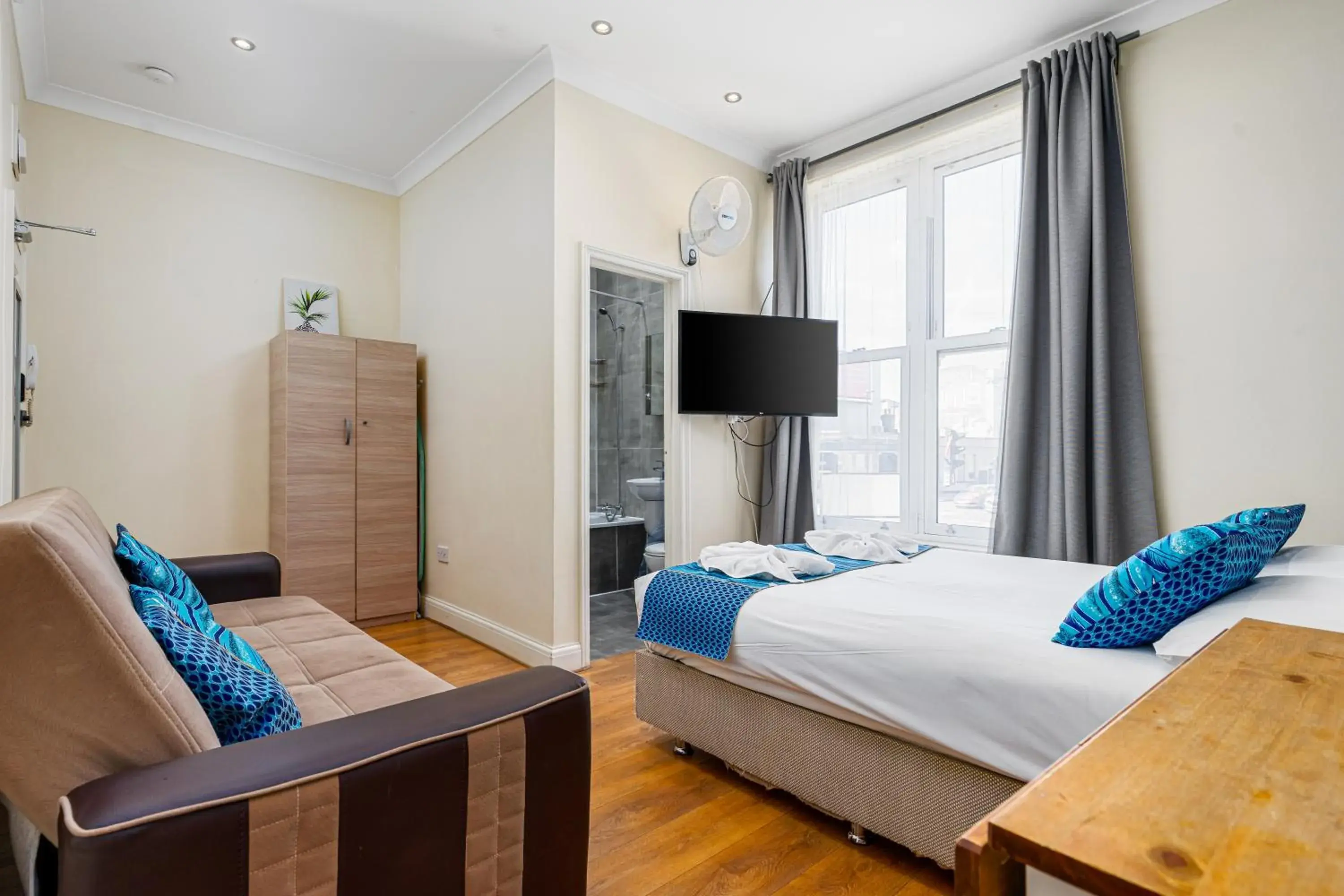 One-Bedroom Apartment in Camden Apartments One-Bedroom Apartment in Camden Apartments