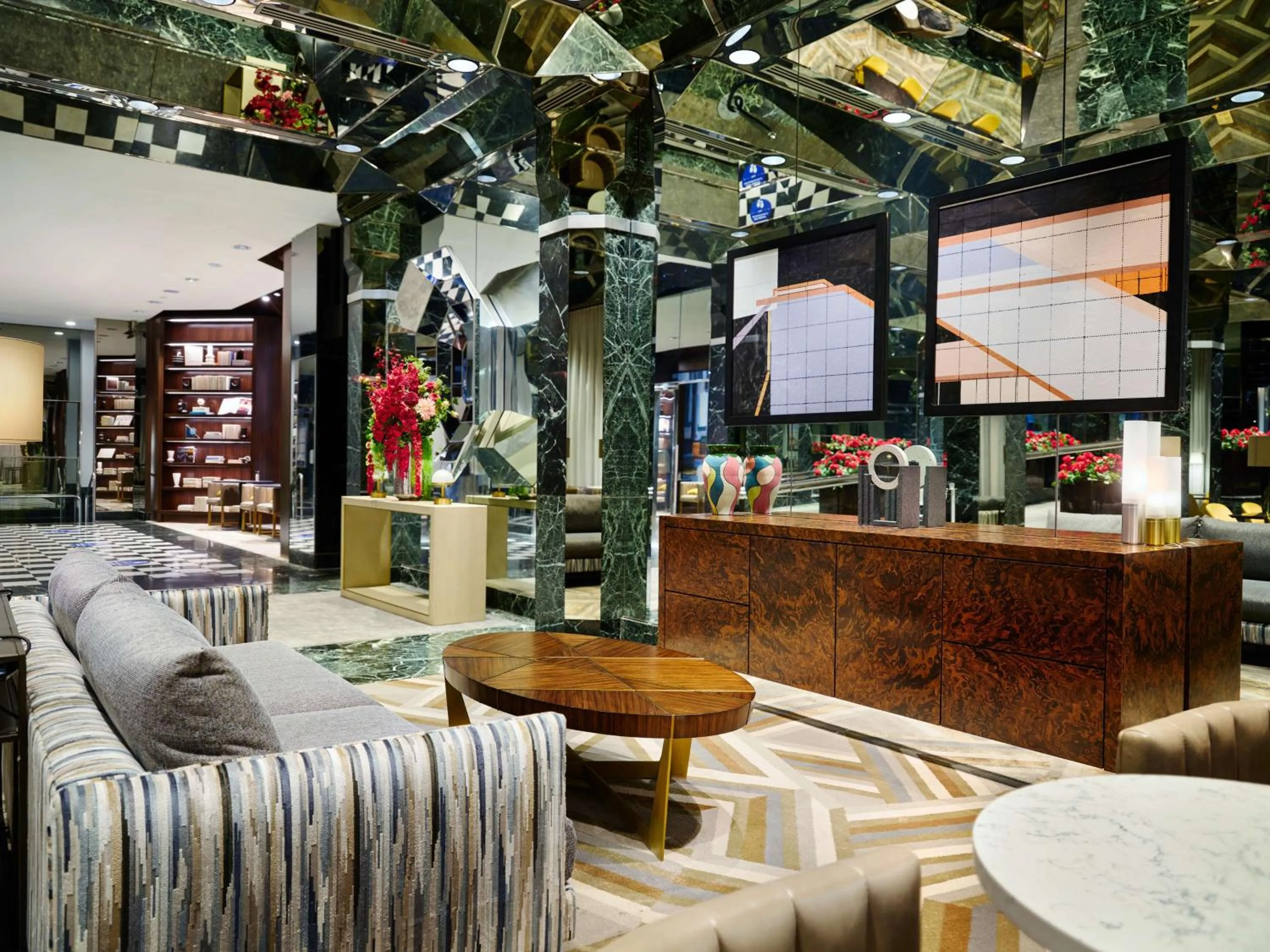 Lobby or reception in Millennium Hilton New York One UN Plaza