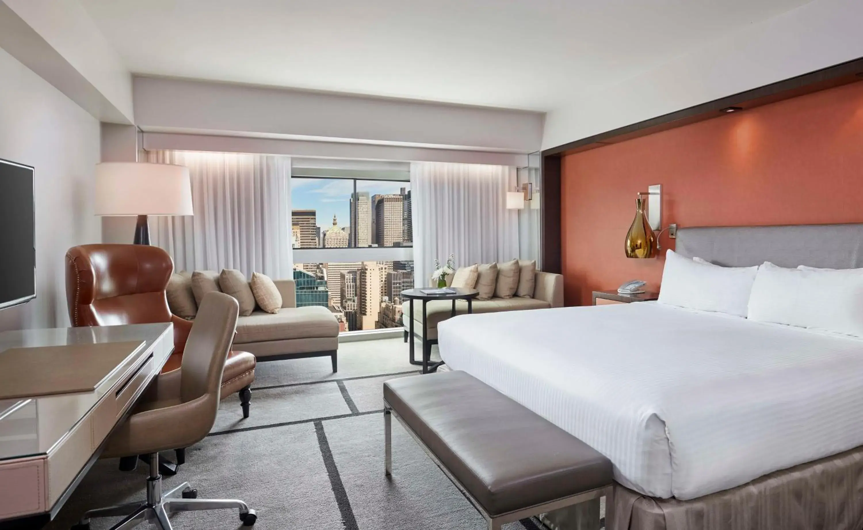 King Room with Tub - City View - Accessible in Millennium Hilton New York One UN Plaza King Room with Tub - City View - Accessible in Millennium Hilton New York One UN Plaza