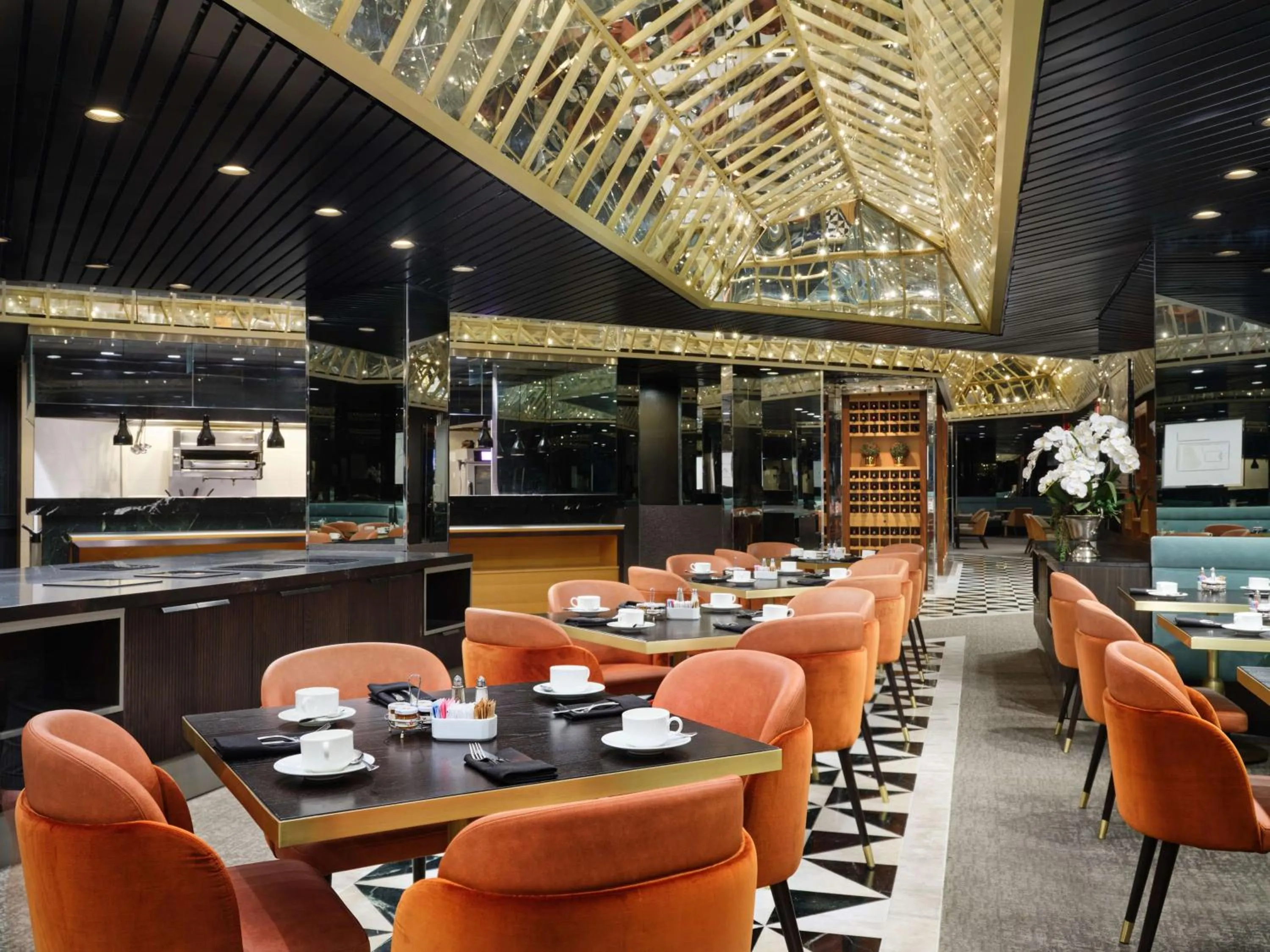 Restaurant/places to eat in Millennium Hilton New York One UN Plaza