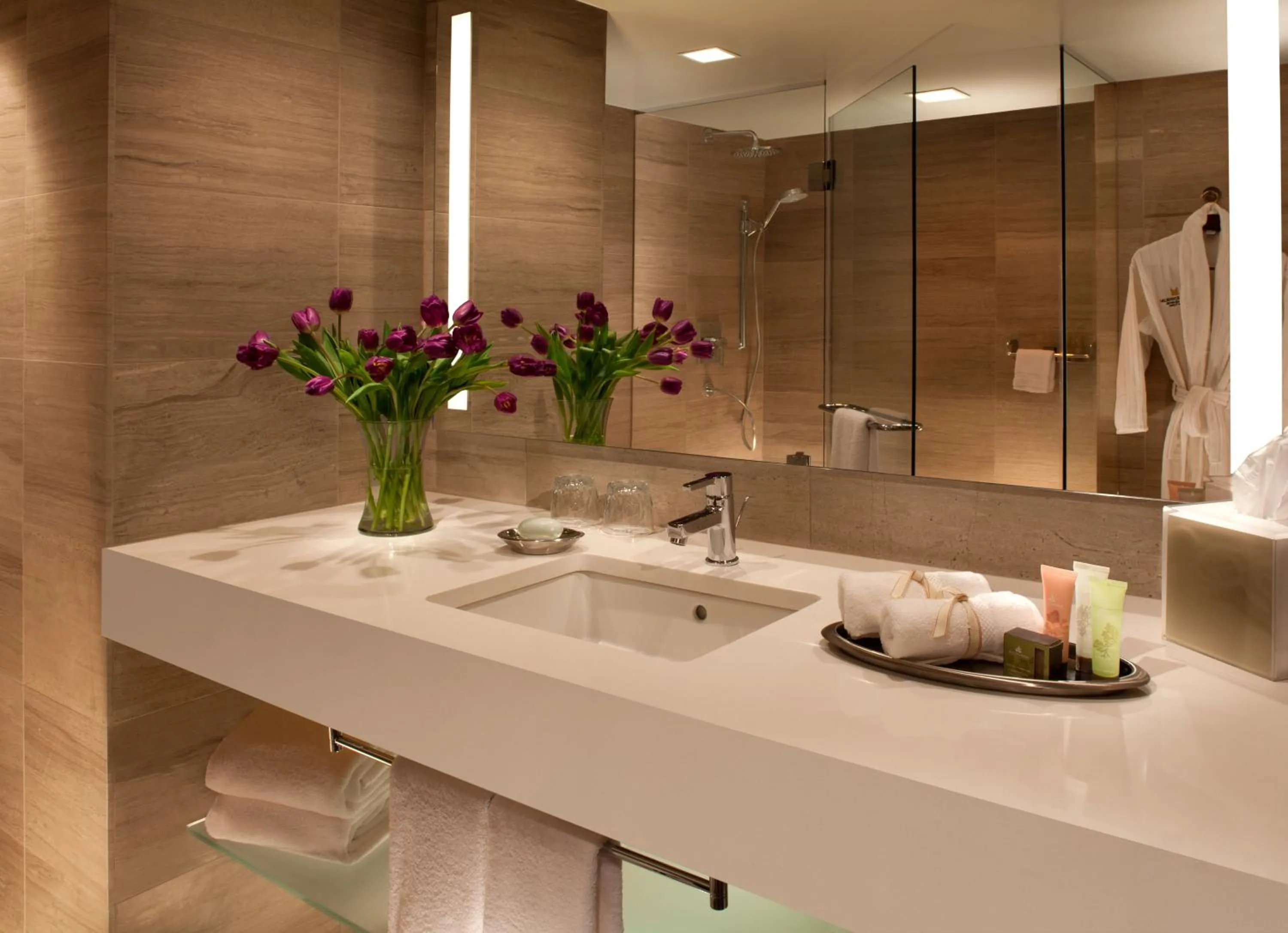 Bathroom in Millennium Hilton New York One UN Plaza