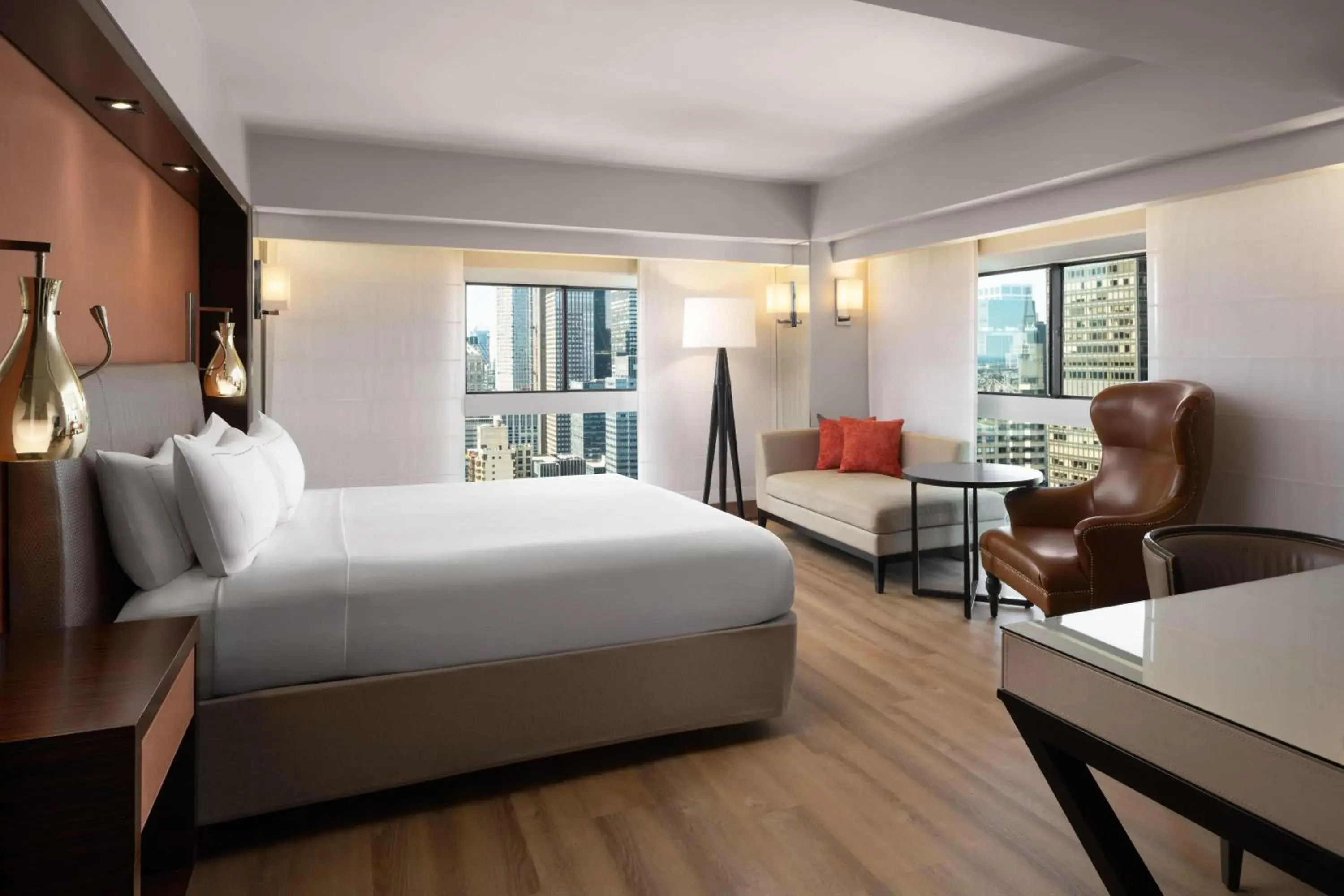 Deluxe Corner King Room - City View in Millennium Hilton New York One UN Plaza Deluxe Corner King Room - City View in Millennium Hilton New York One UN Plaza