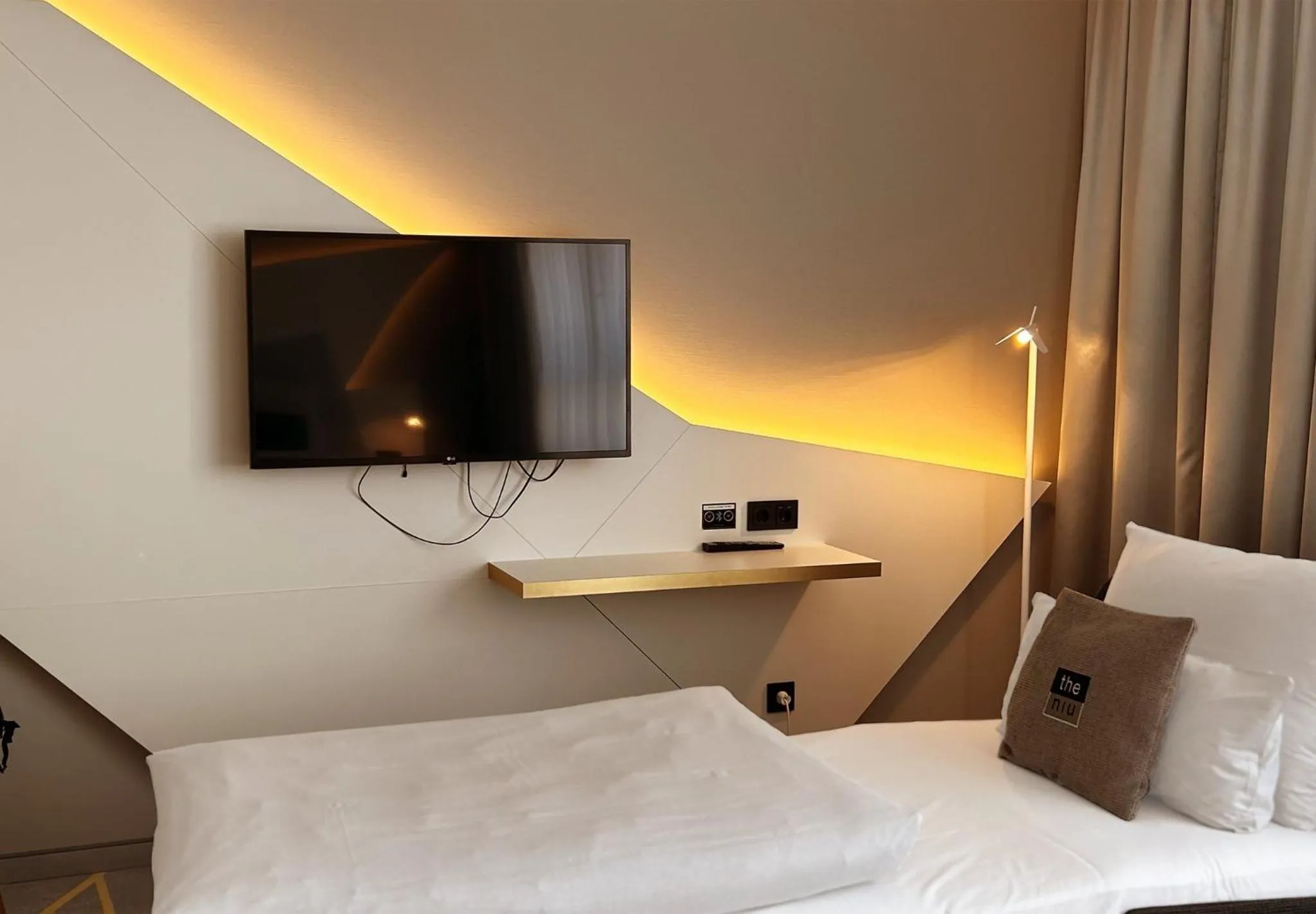 Photo of the whole room, Bed in Holiday Inn - the niu, Coin Frankfurt Ostend by IHG