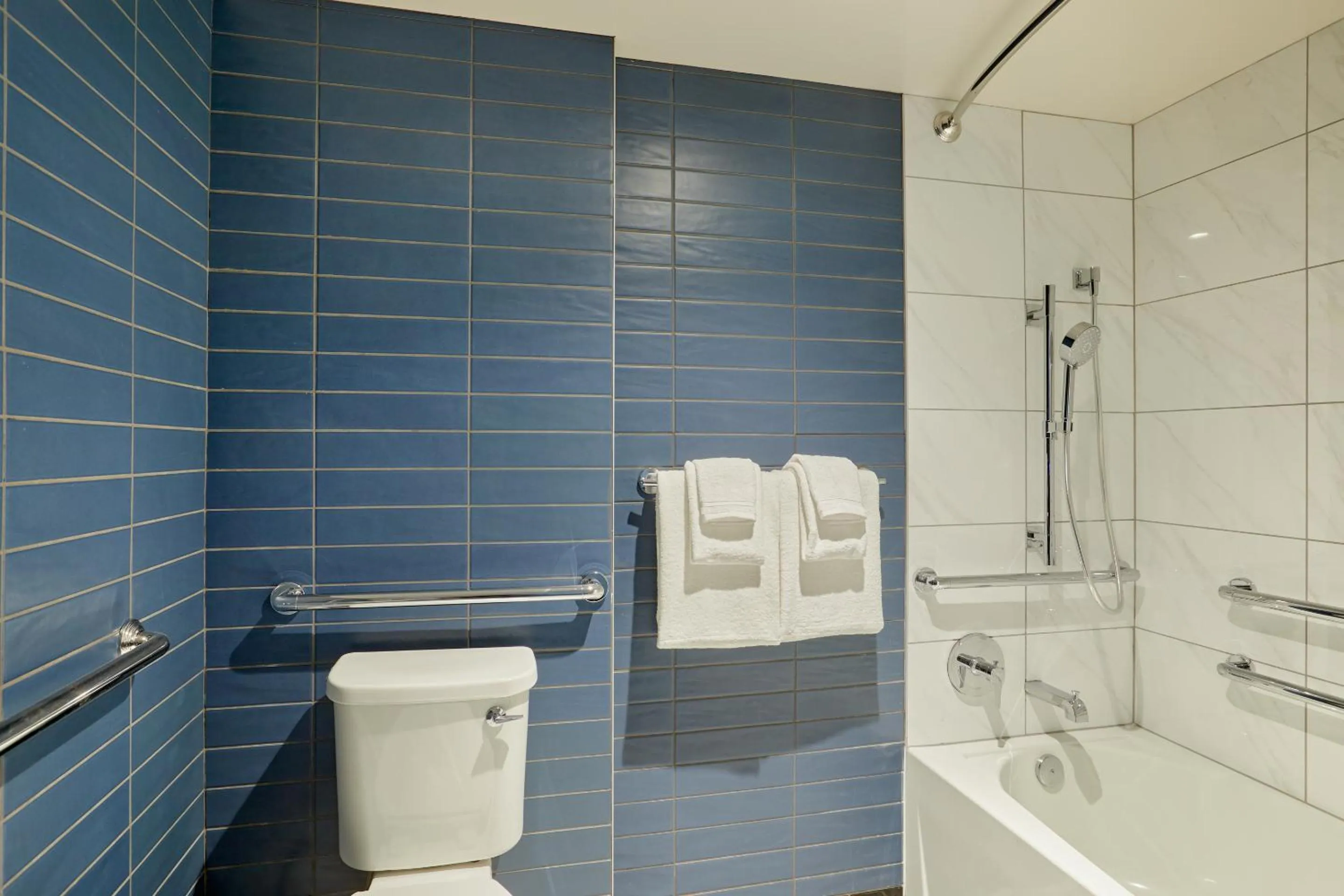 Toilet in The Quincy, an Ascend Collection Hotel