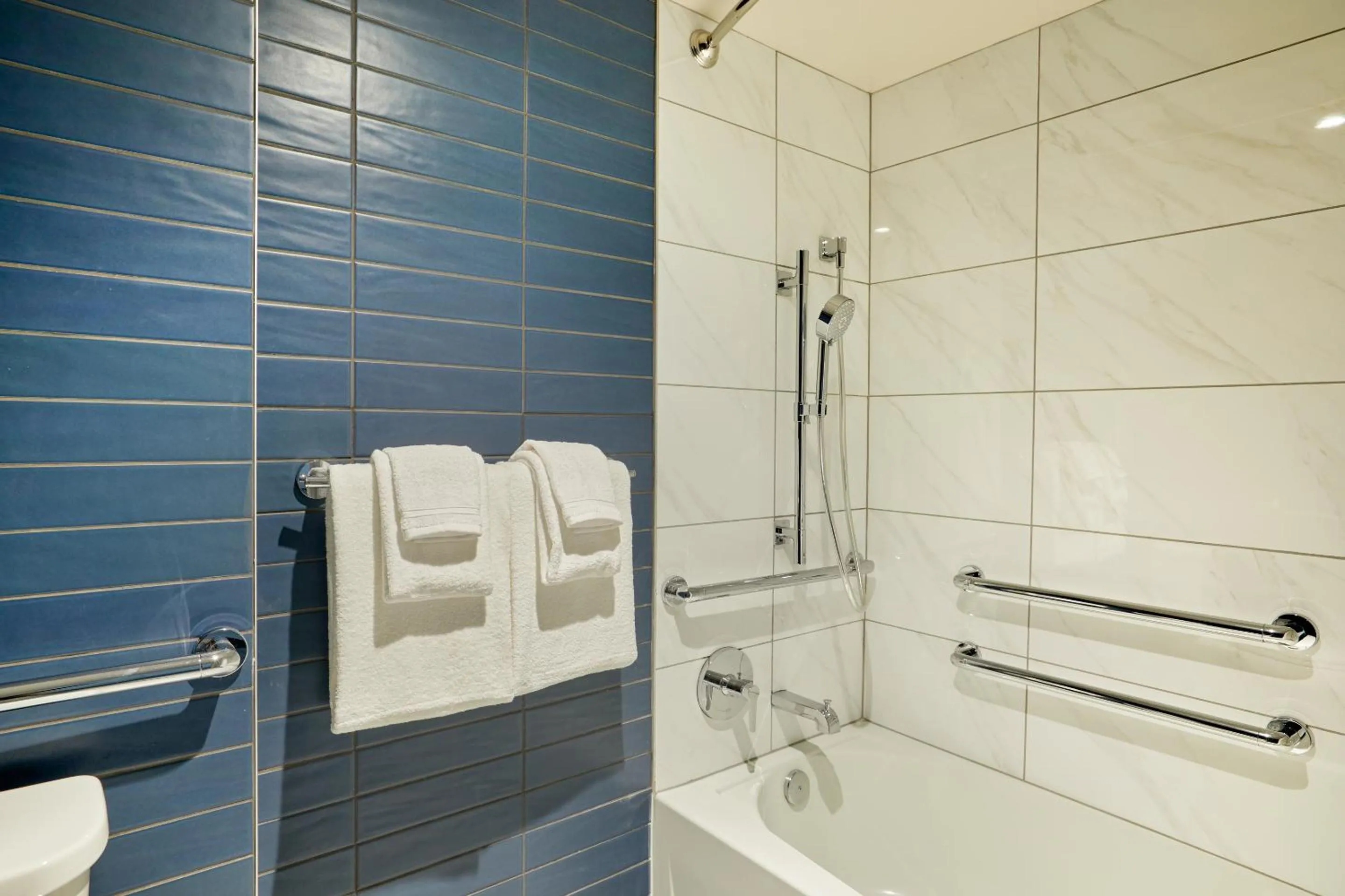 Toilet in The Quincy, an Ascend Collection Hotel