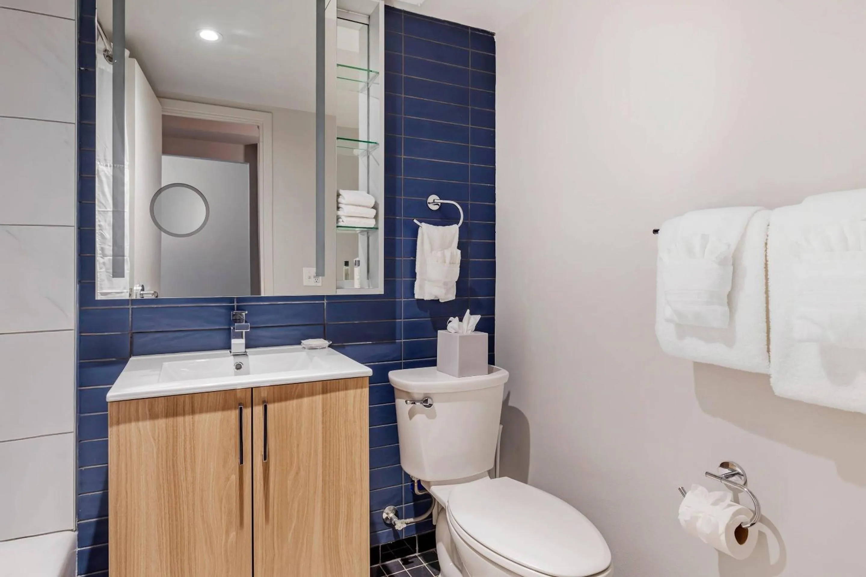 Bedroom in The Quincy, an Ascend Collection Hotel