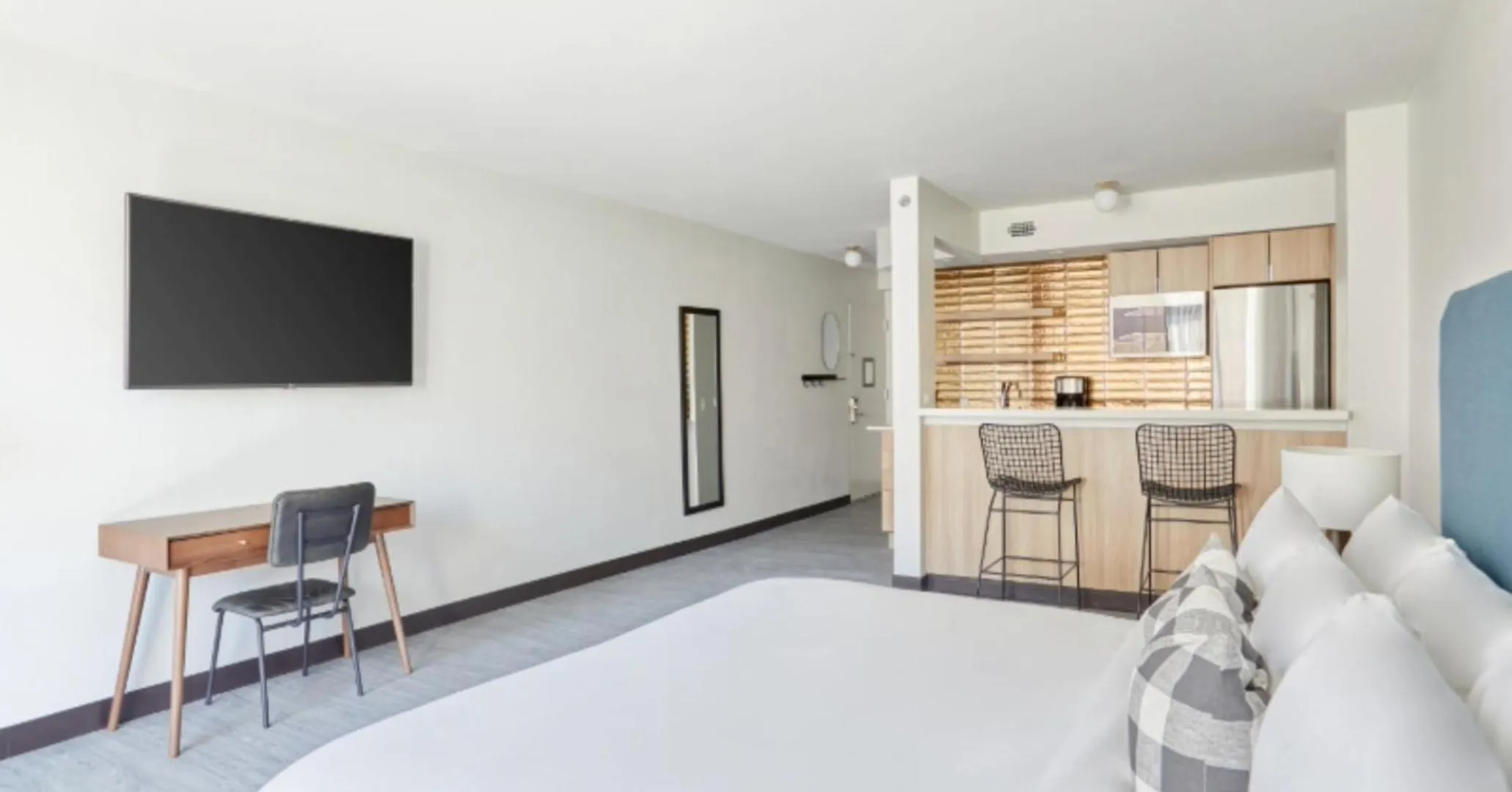 Bed in The Quincy, an Ascend Collection Hotel