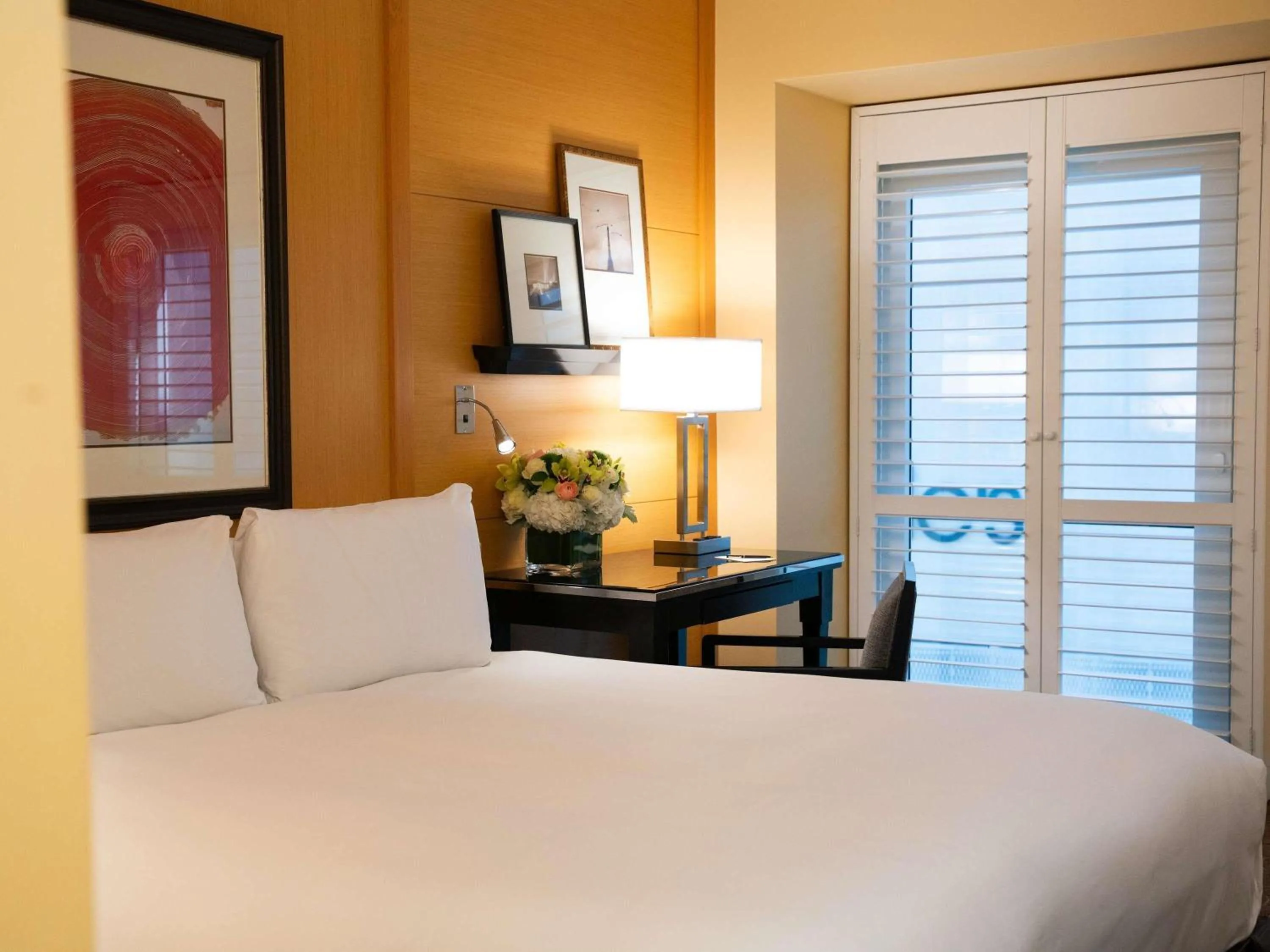 Bedroom, Bed in Hotel Sofitel Los Angeles at Beverly Hills