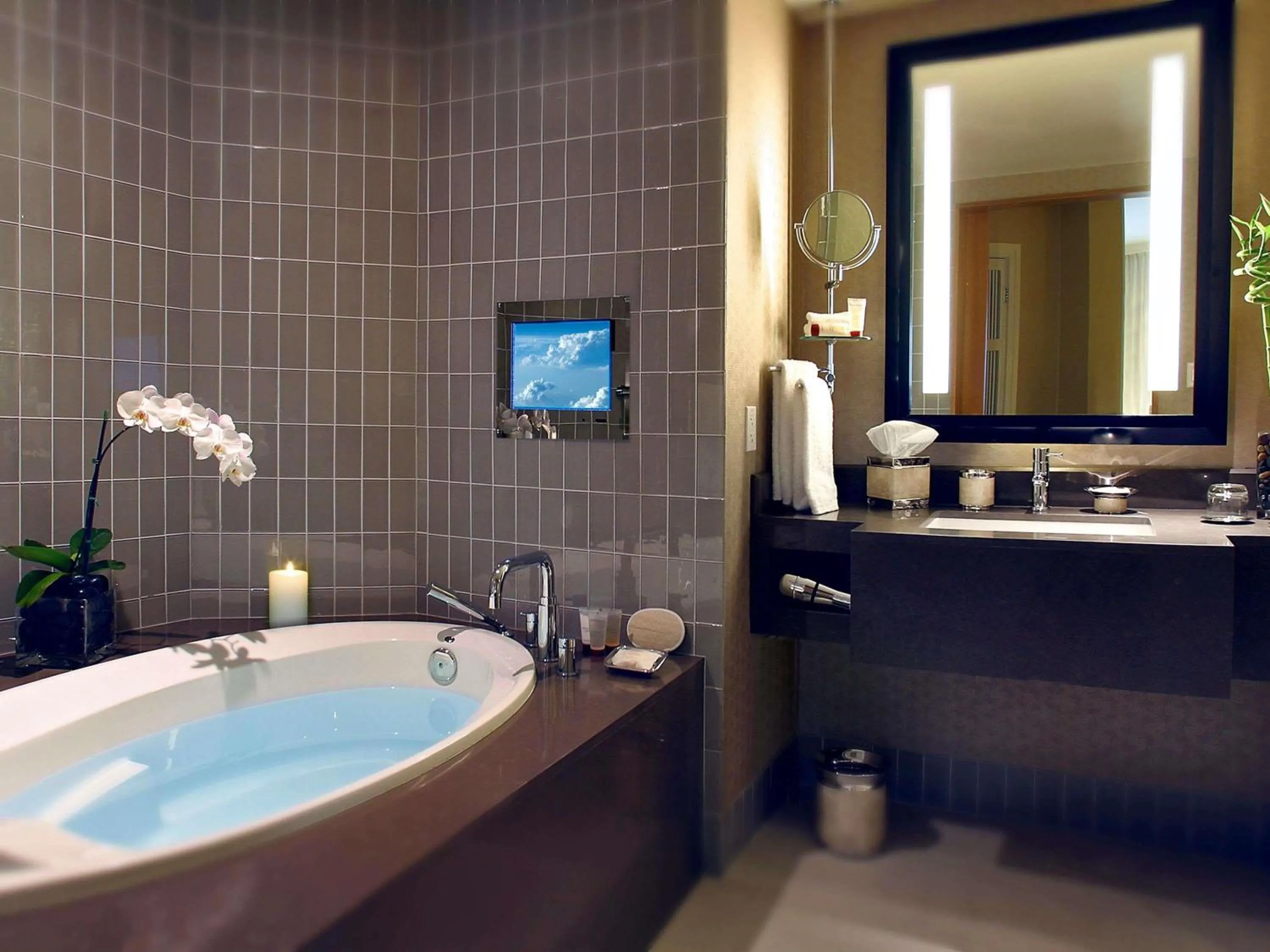 Photo of the whole room in Hotel Sofitel Los Angeles at Beverly Hills