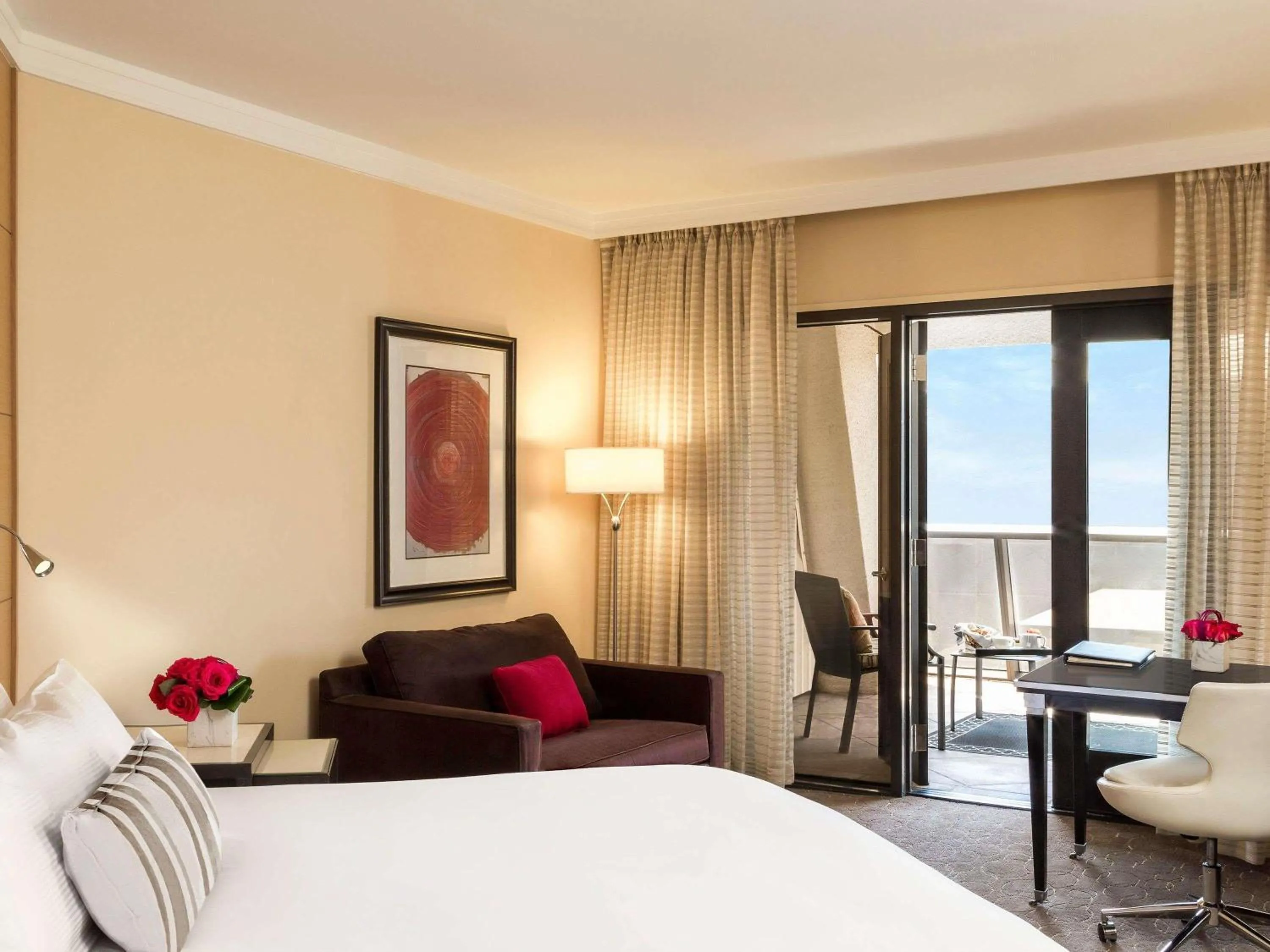 Bedroom, Bed in Hotel Sofitel Los Angeles at Beverly Hills