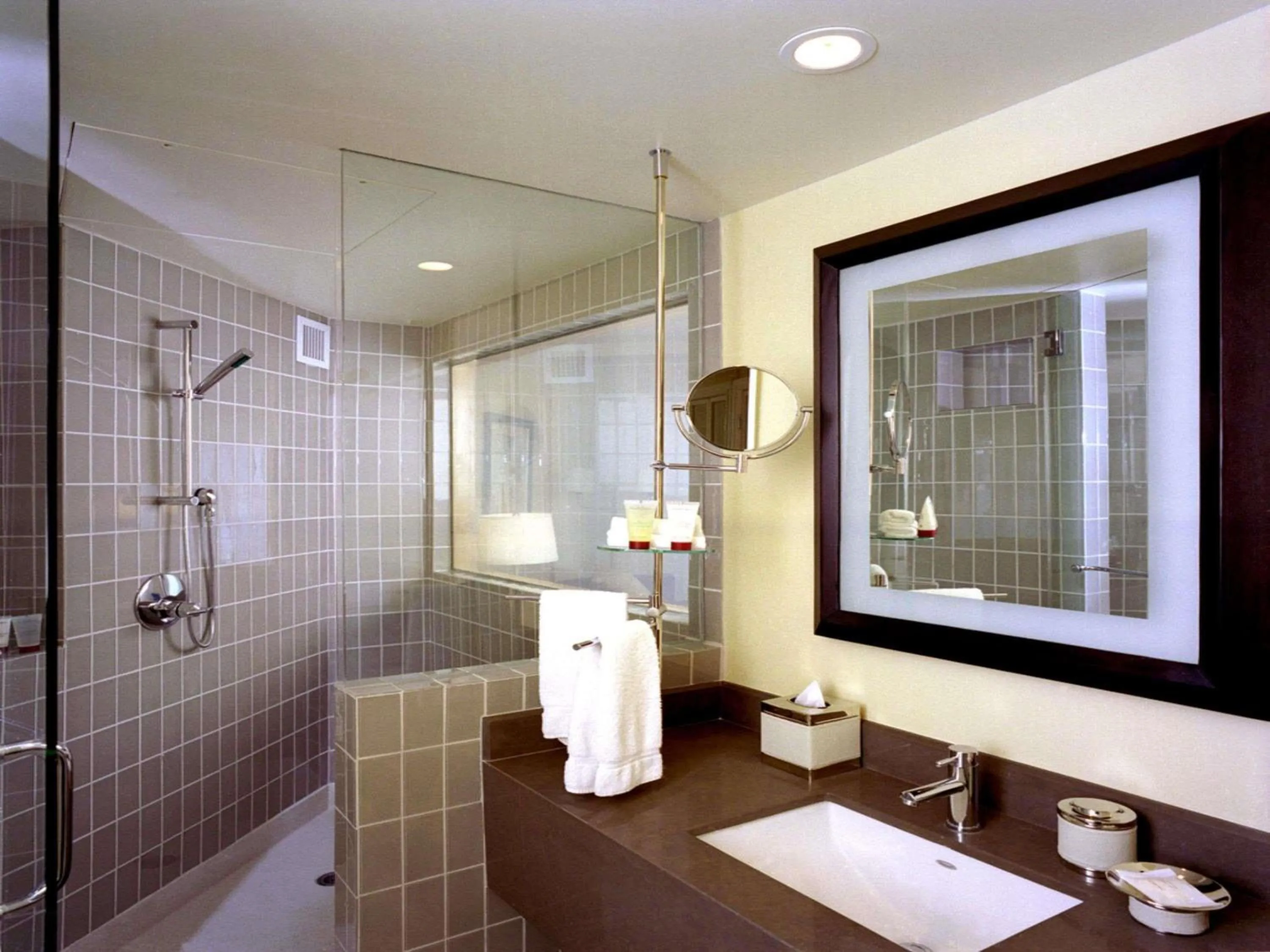 Bedroom in Hotel Sofitel Los Angeles at Beverly Hills