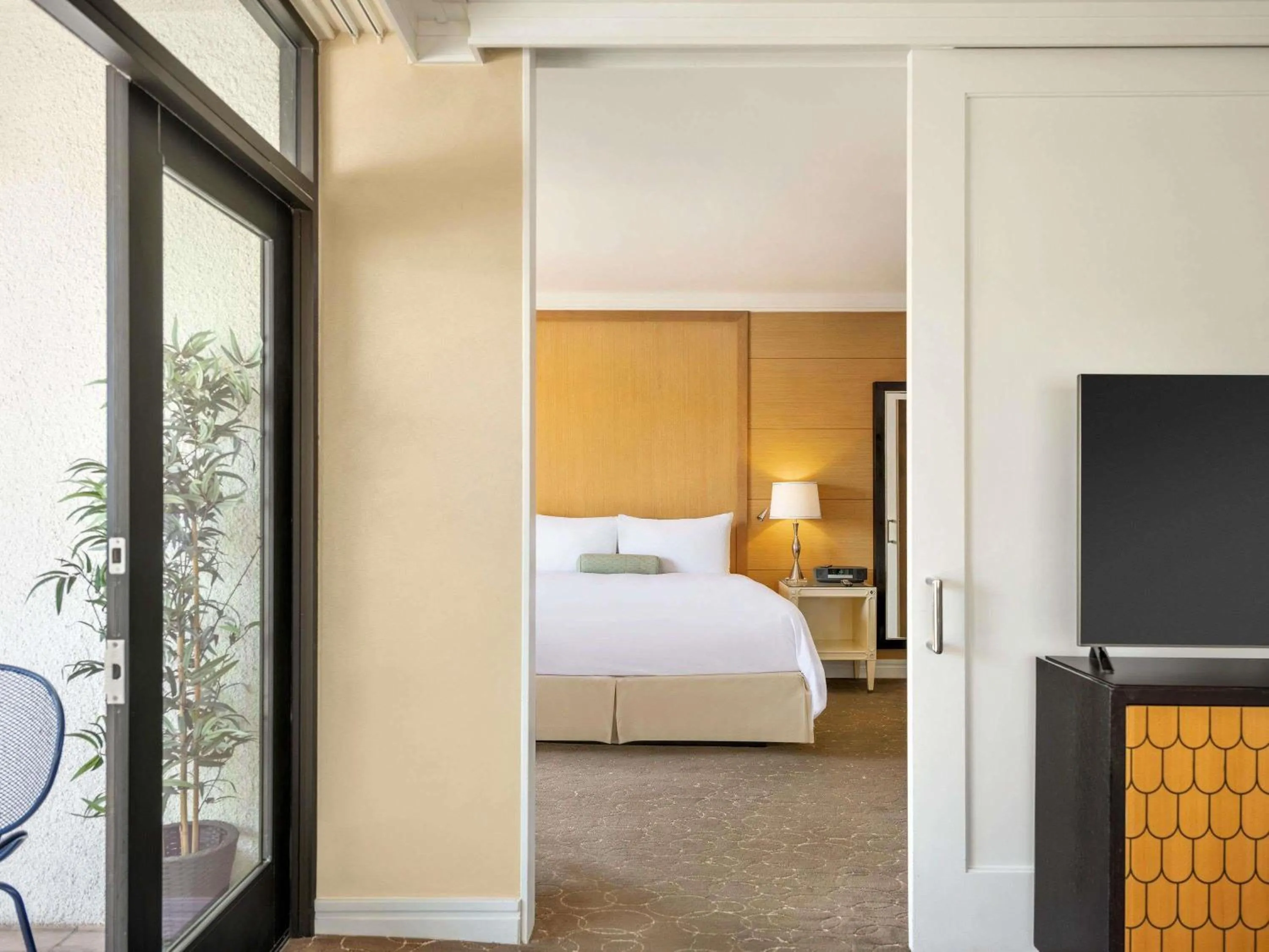 Bedroom, Bed in Hotel Sofitel Los Angeles at Beverly Hills