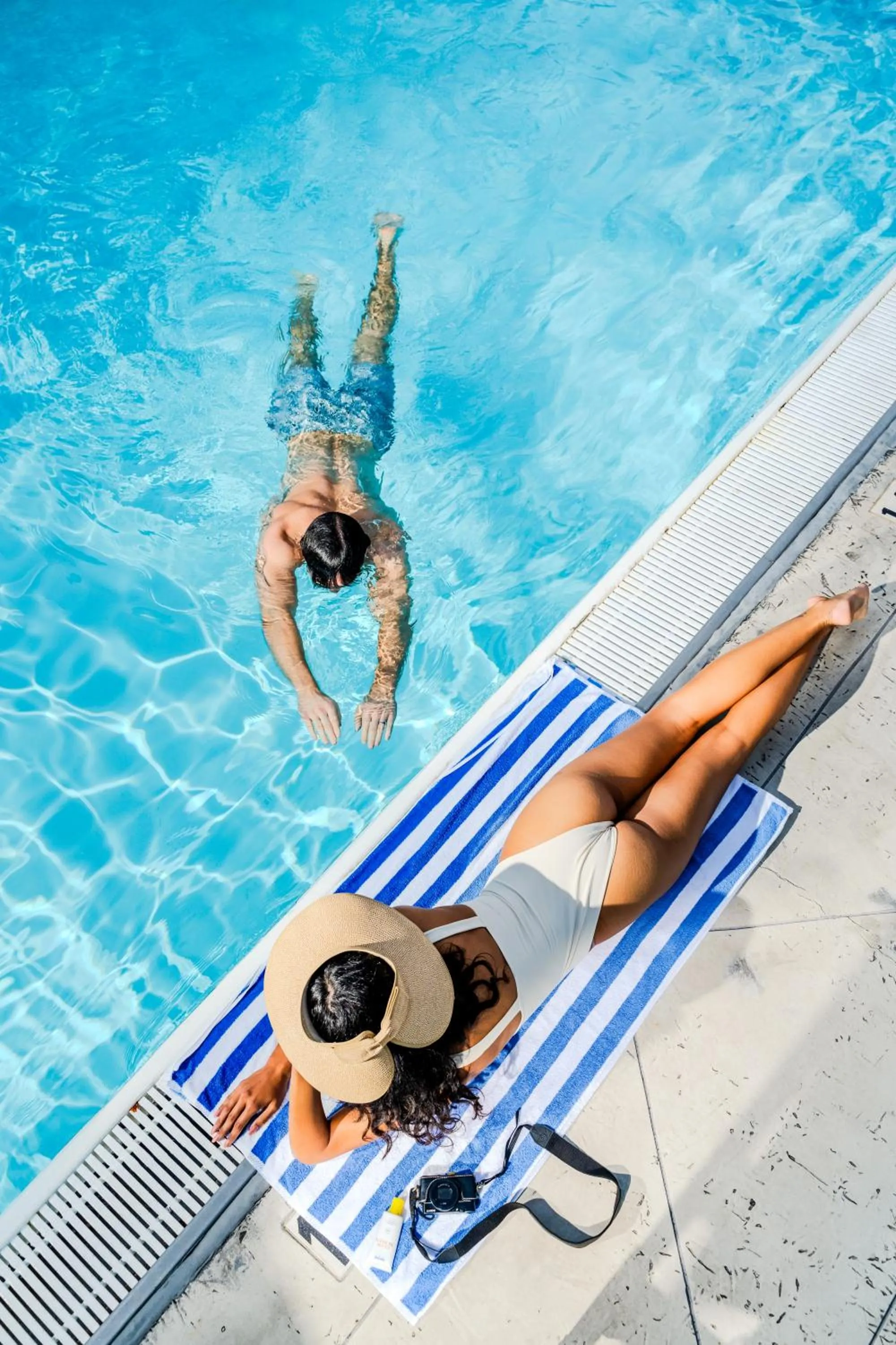 Swimming pool in Hotel Sofitel Los Angeles at Beverly Hills