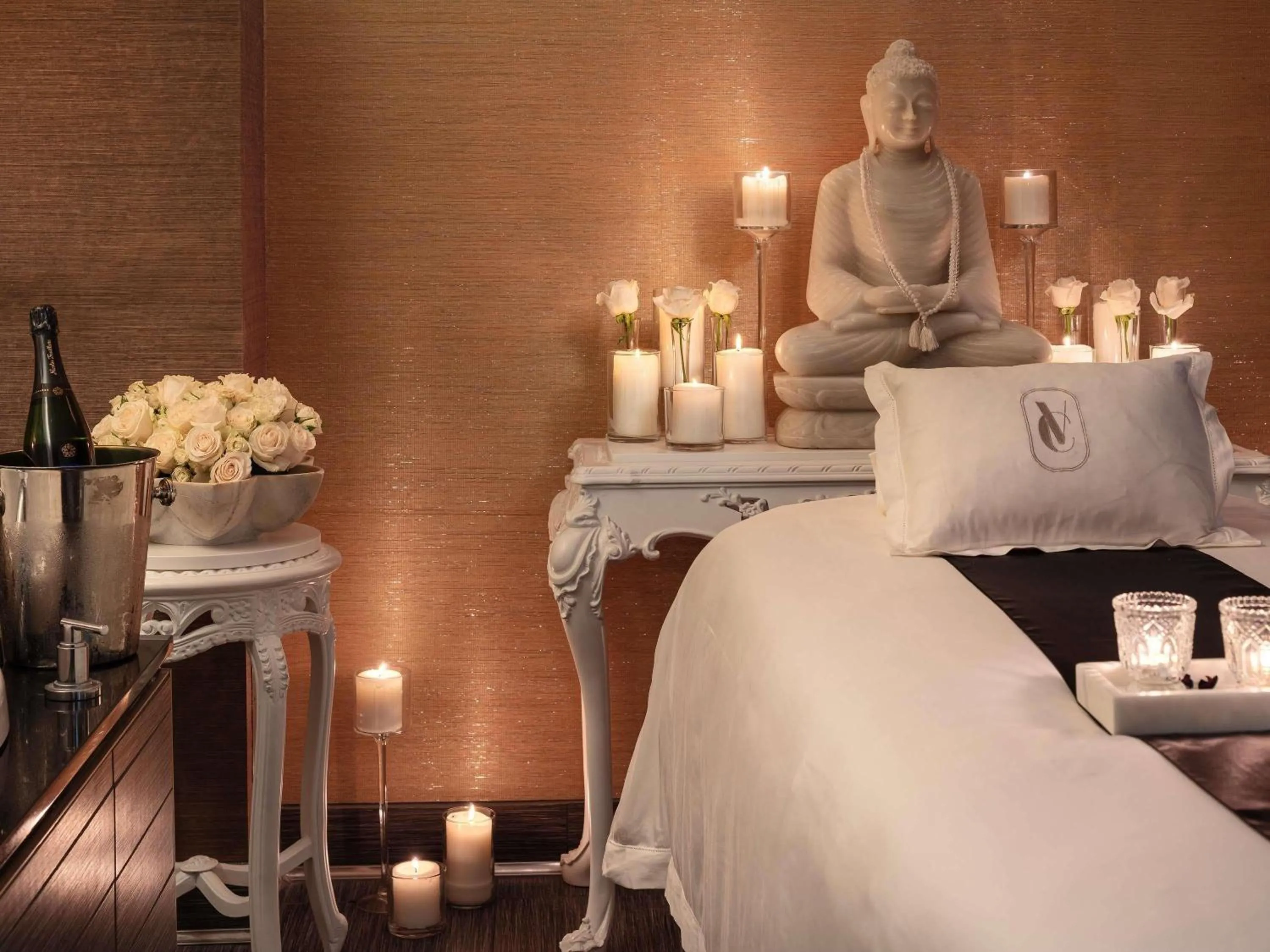 Property building, Bed in Hotel Sofitel Los Angeles at Beverly Hills