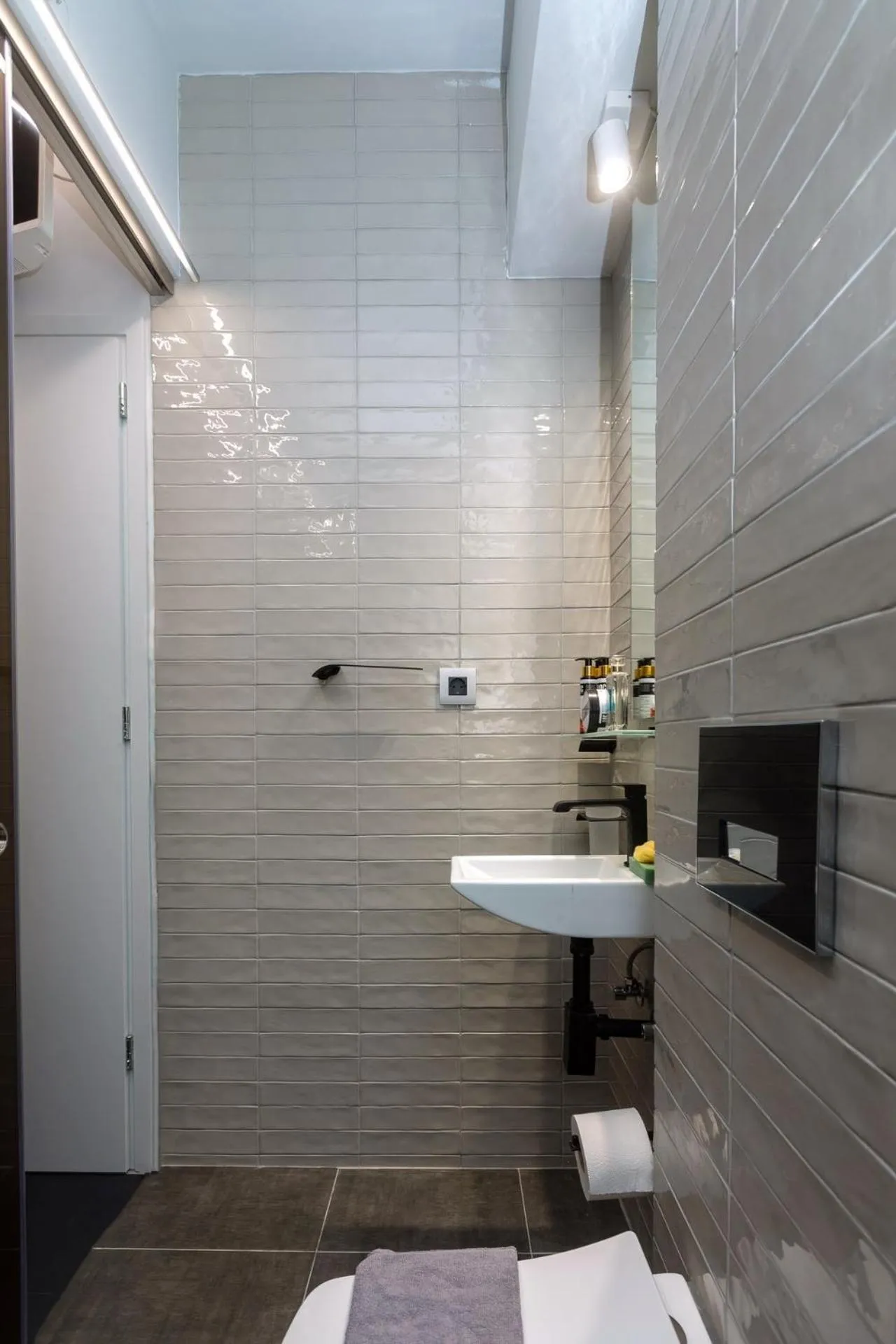 Bathroom in LOC HOSPITALITY Urban Den