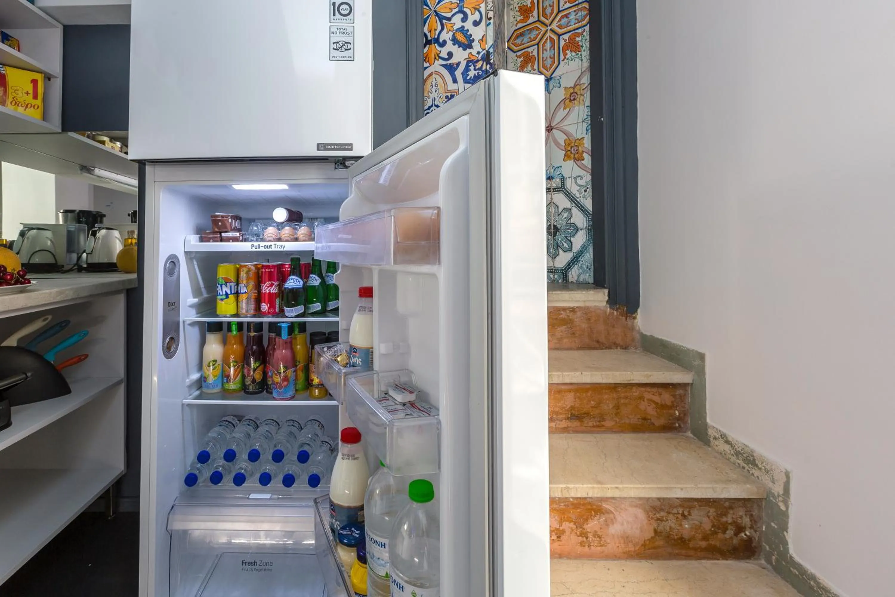 Kitchen or kitchenette in LOC HOSPITALITY Urban Den