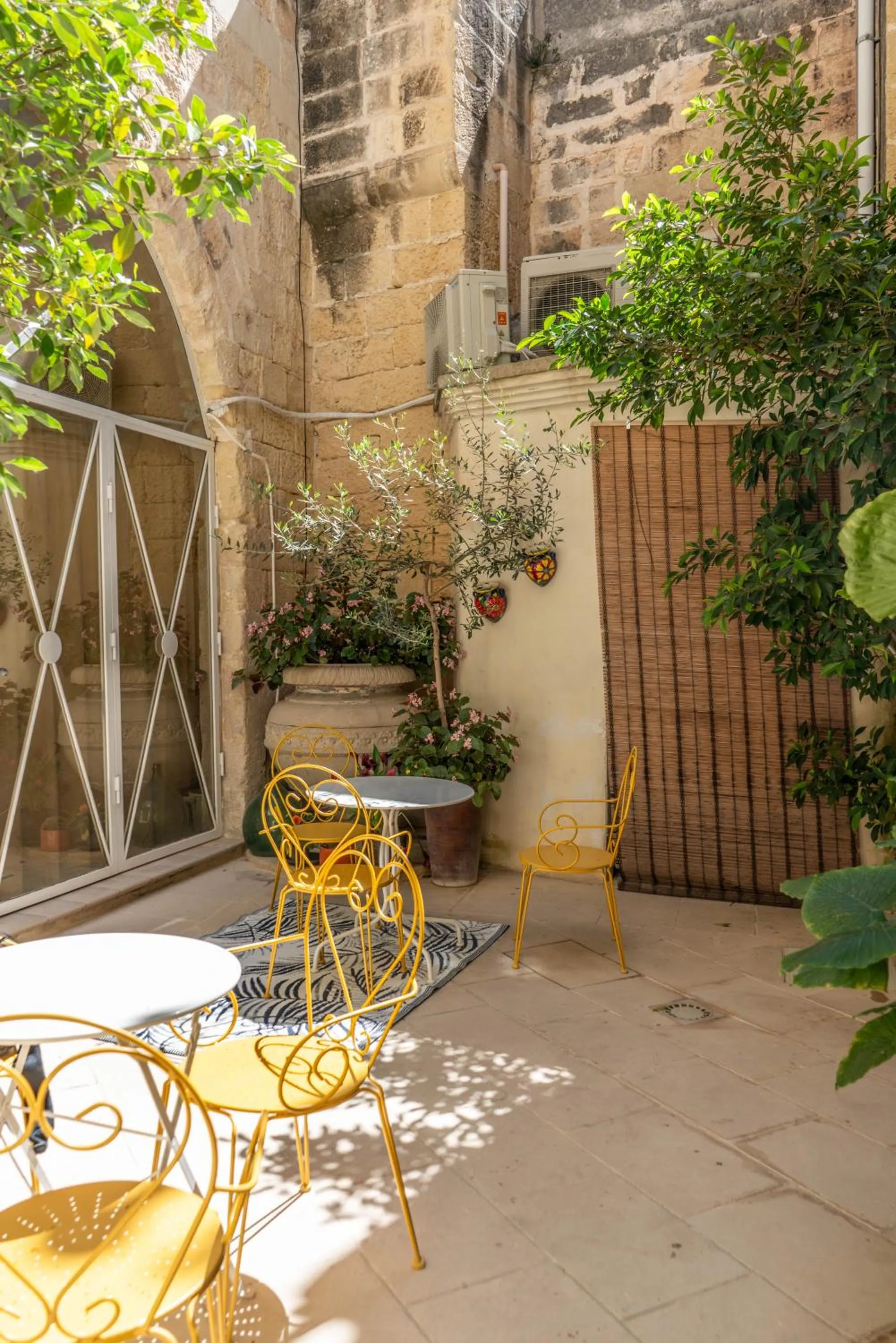 Patio in B&B Corte dei Memoli di Margiotta Giuseppina