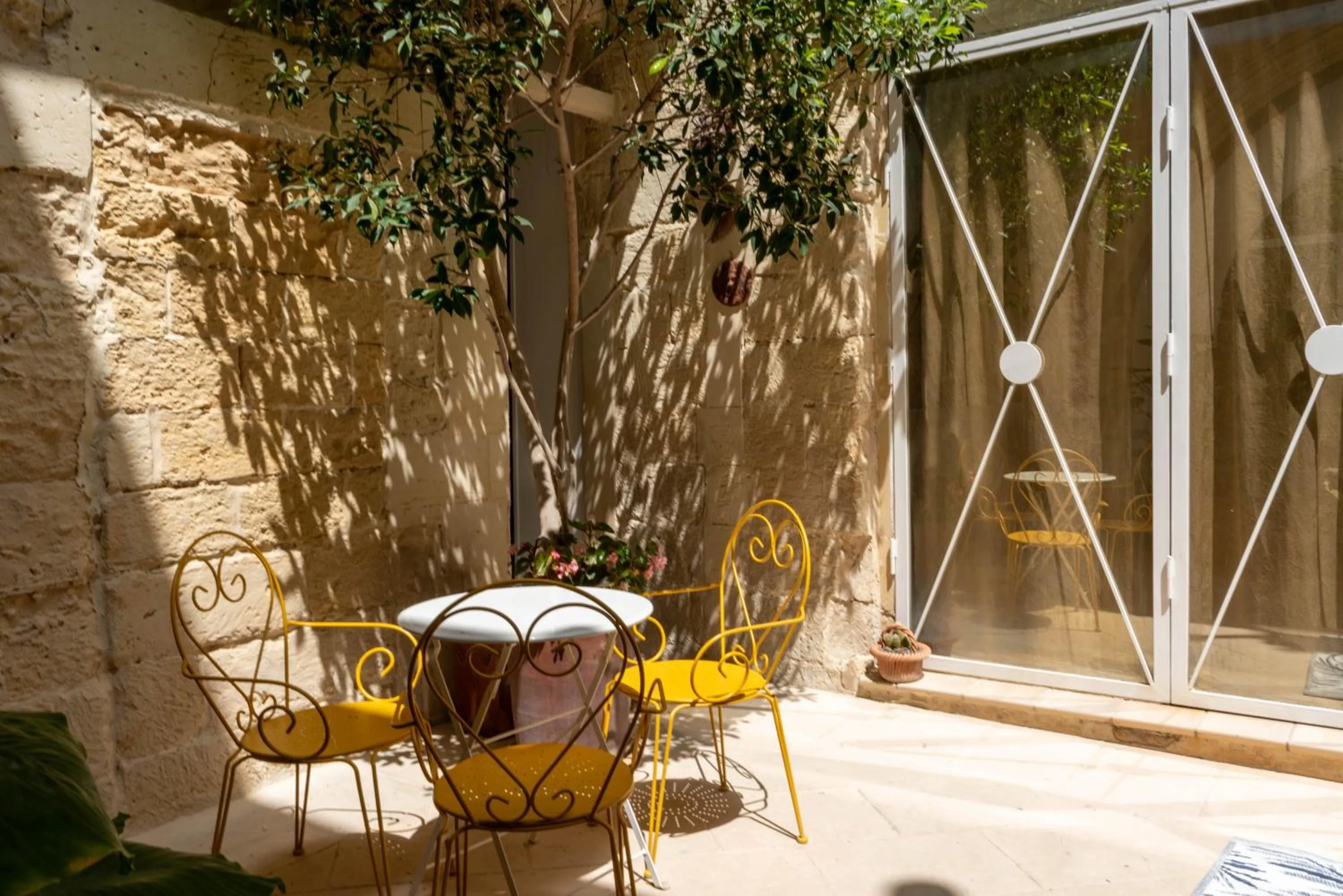 Patio in B&B Corte dei Memoli di Margiotta Giuseppina