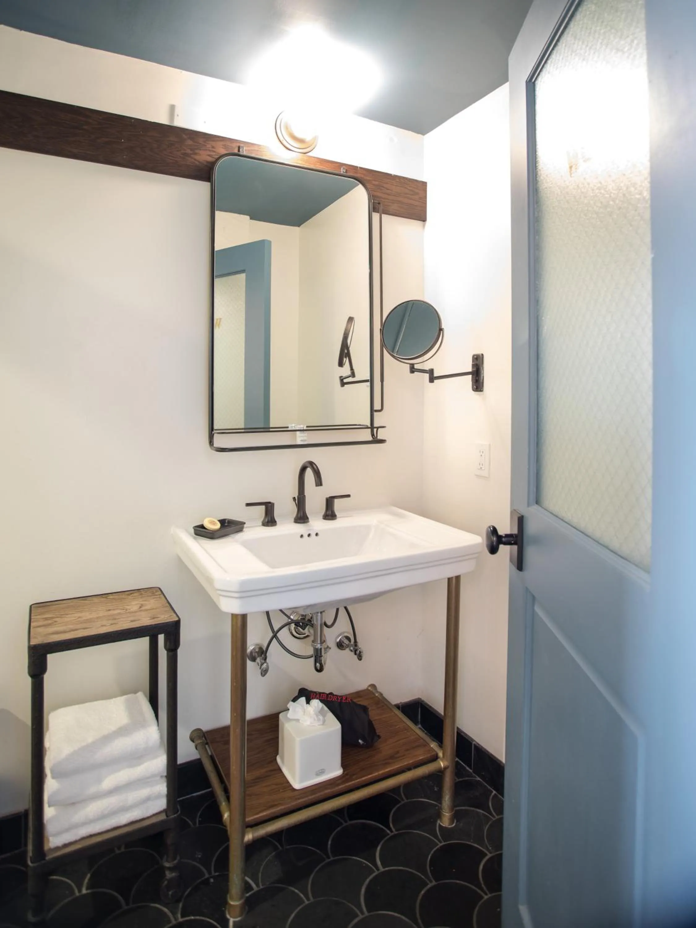 Bathroom in The Old No. 77 Hotel & Chandlery