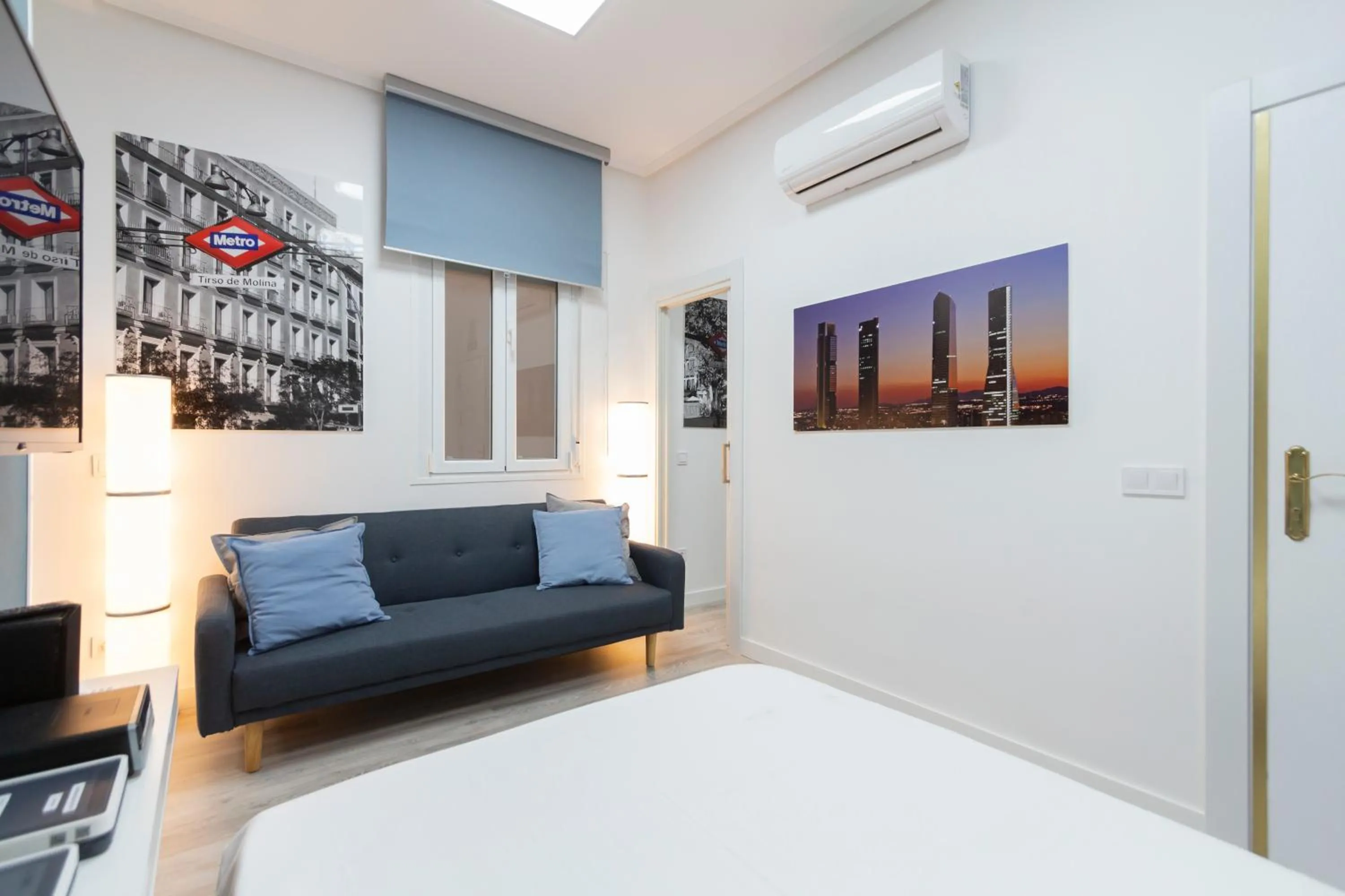 Living room, Bed in Plaza Mayor Apartment