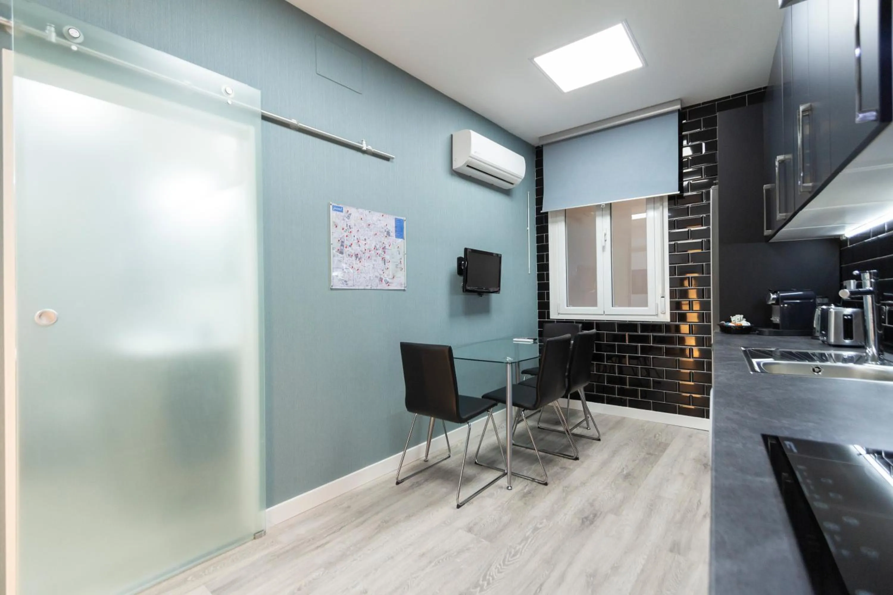 Kitchen or kitchenette in Plaza Mayor Apartment