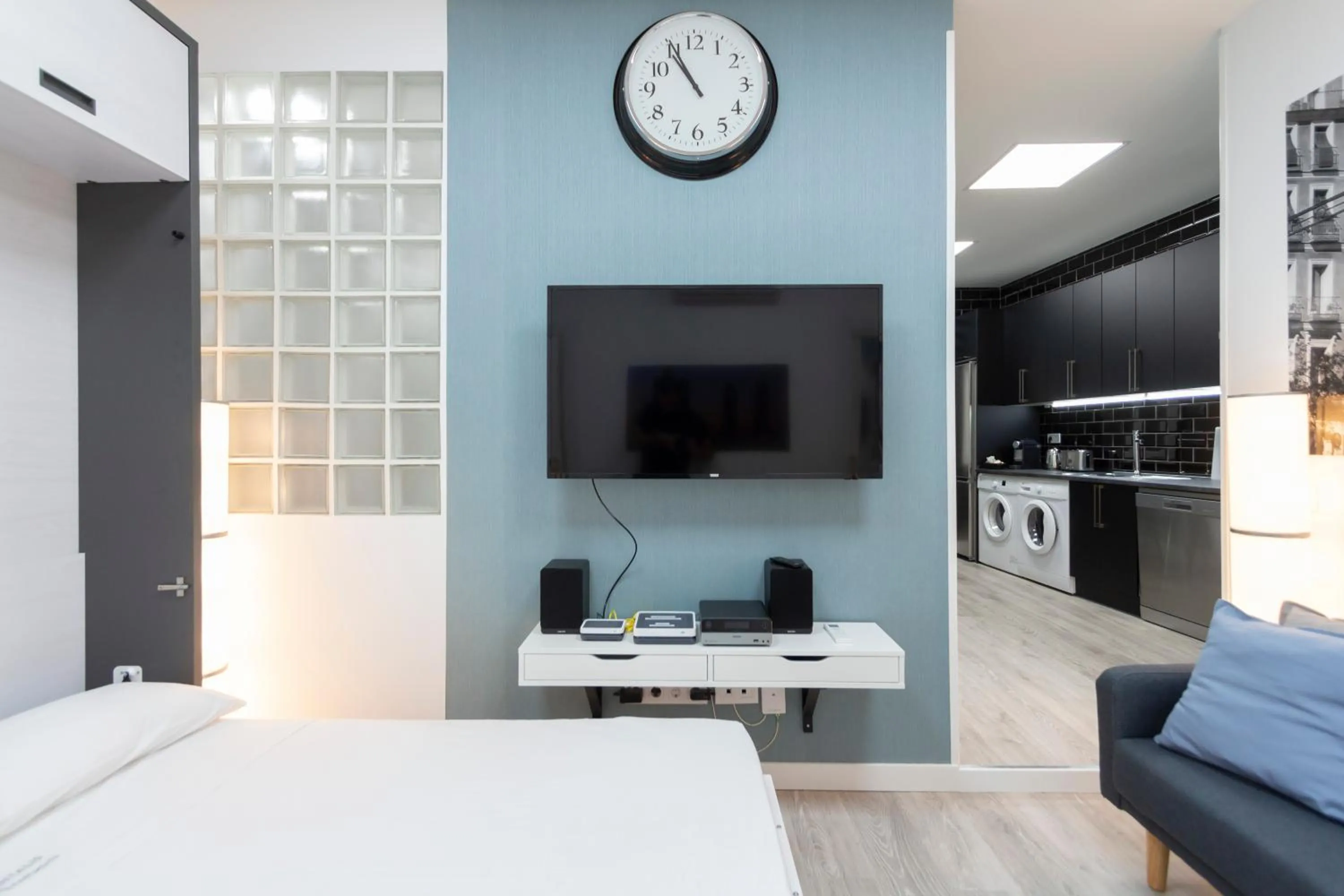 TV and multimedia, Bed in Plaza Mayor Apartment