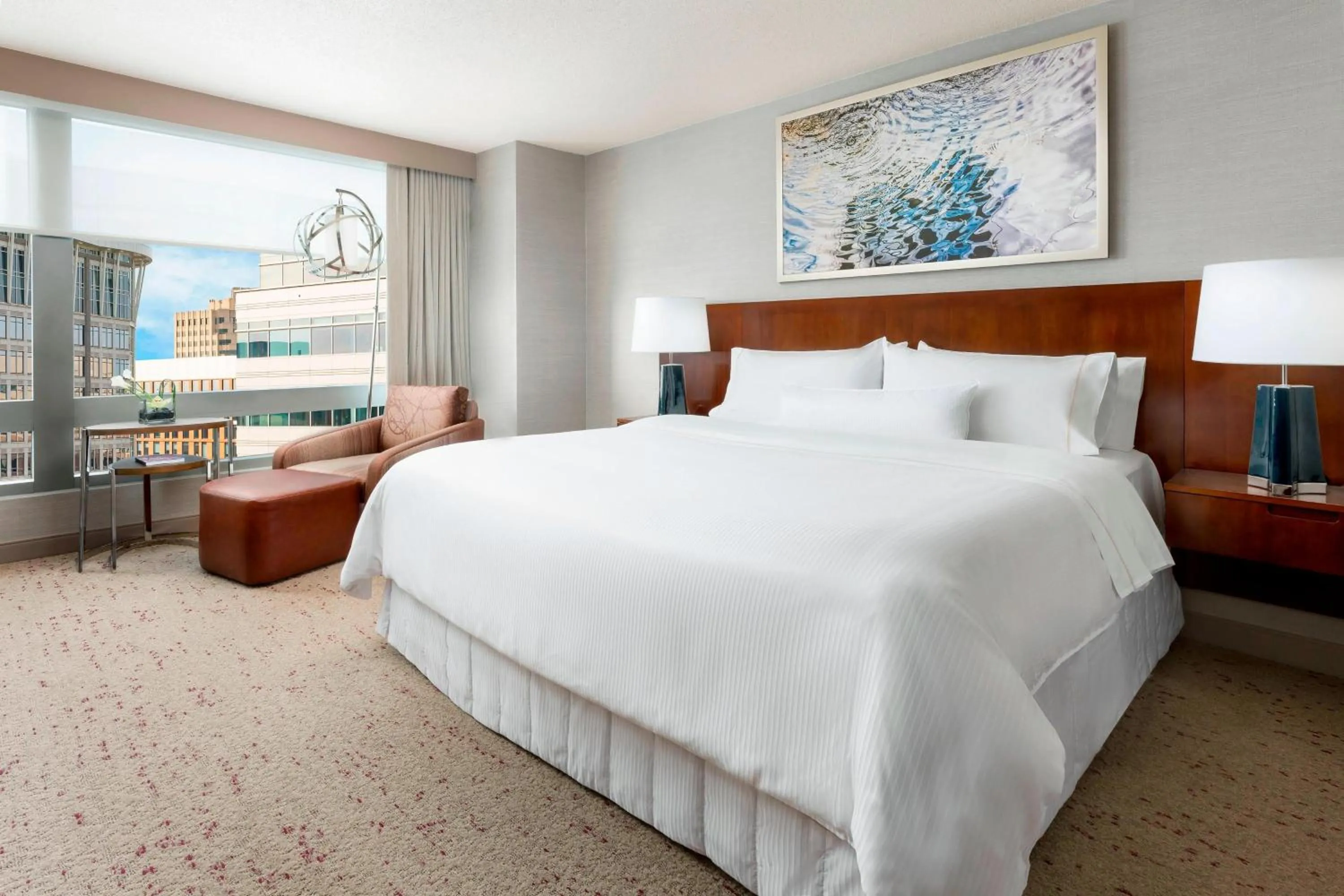Photo of the whole room, Bed in The Westin Arlington
