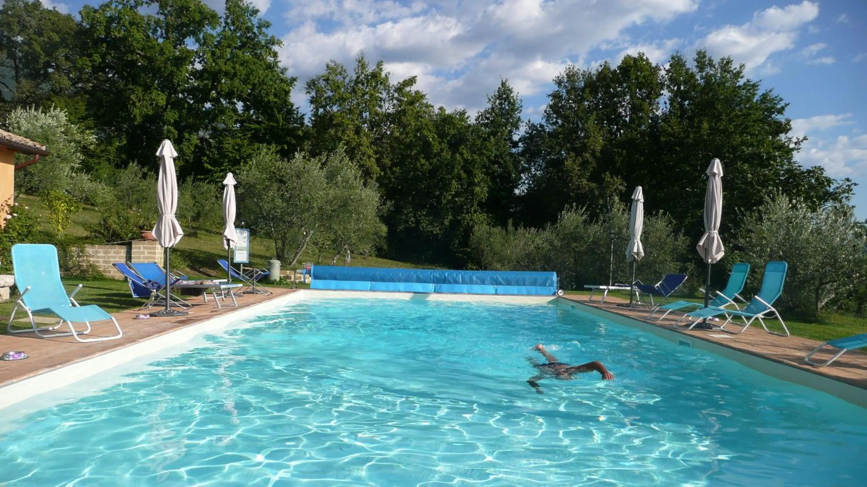 Swimming pool in Il Bruco appartamenti in b&b