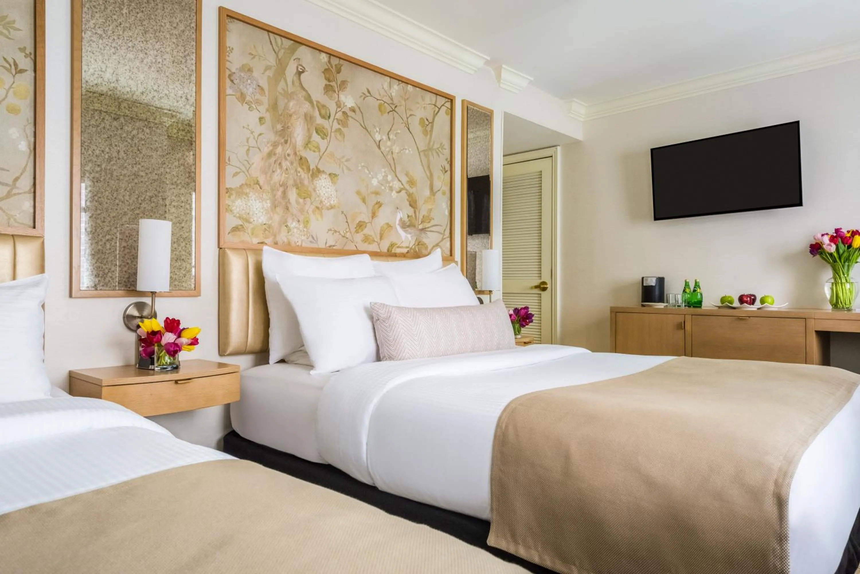 Bedroom, Bed in Warwick Allerton Chicago