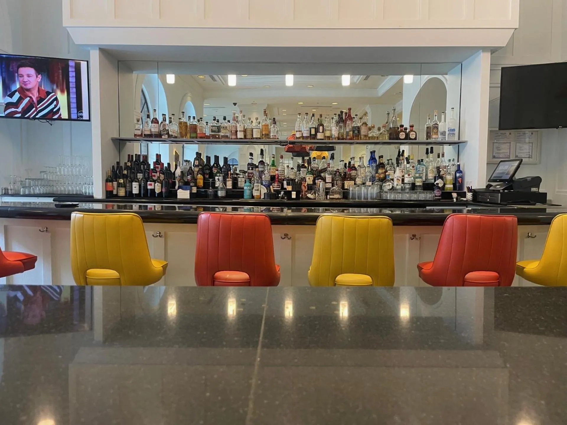 Lounge or bar in Warwick Allerton Chicago