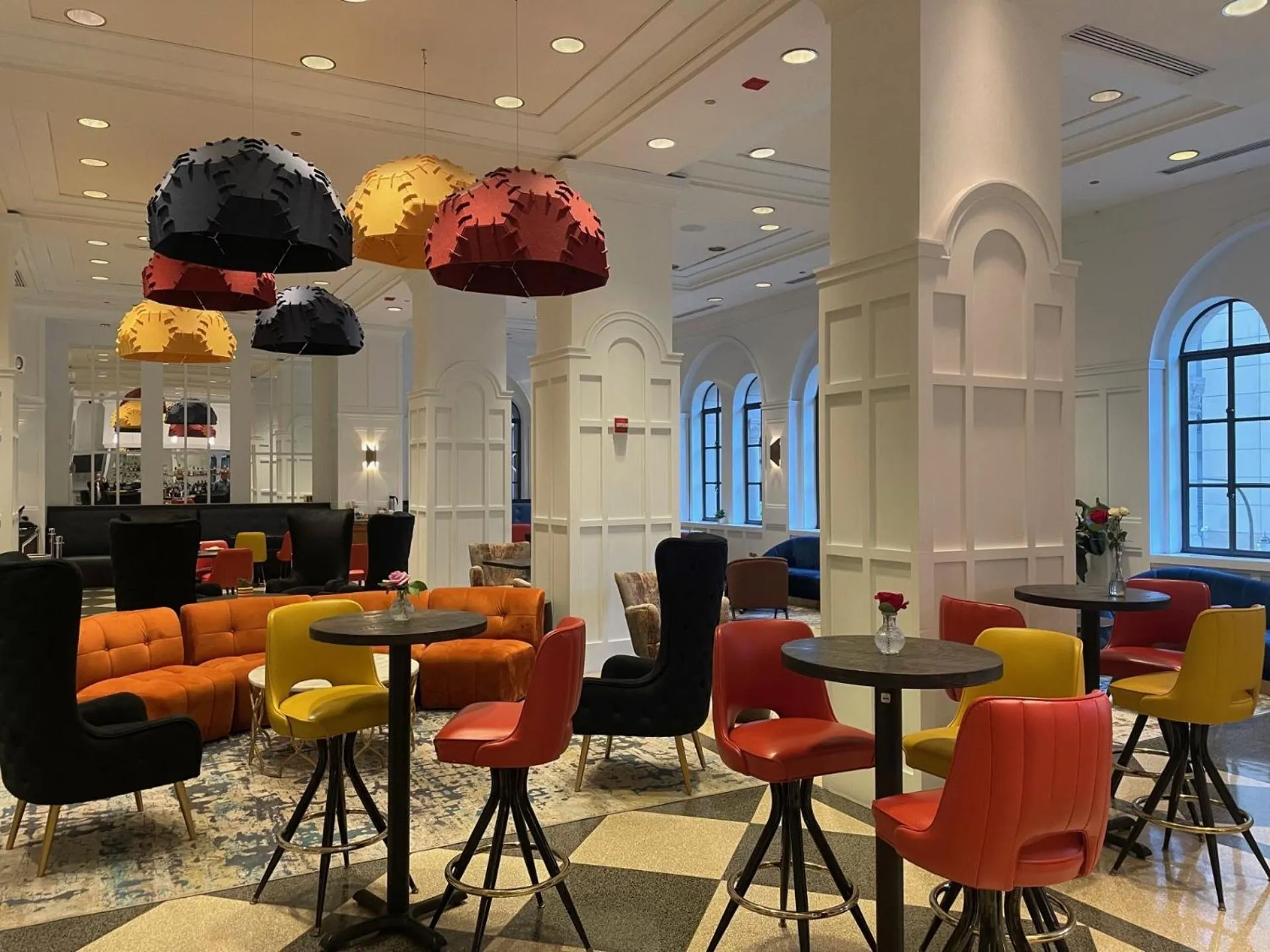 Lounge or bar in Warwick Allerton Chicago