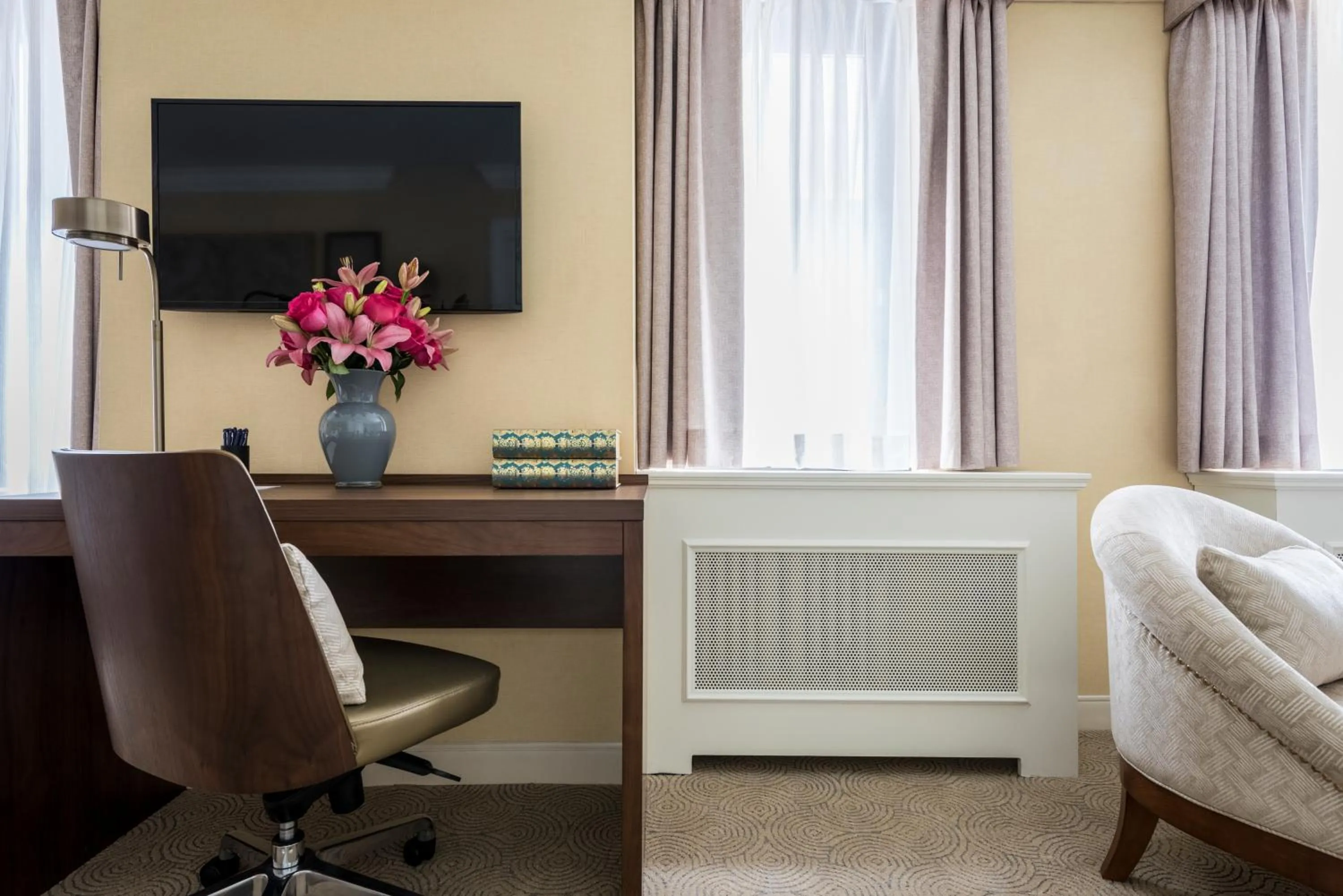 Living room in Warwick Allerton Chicago