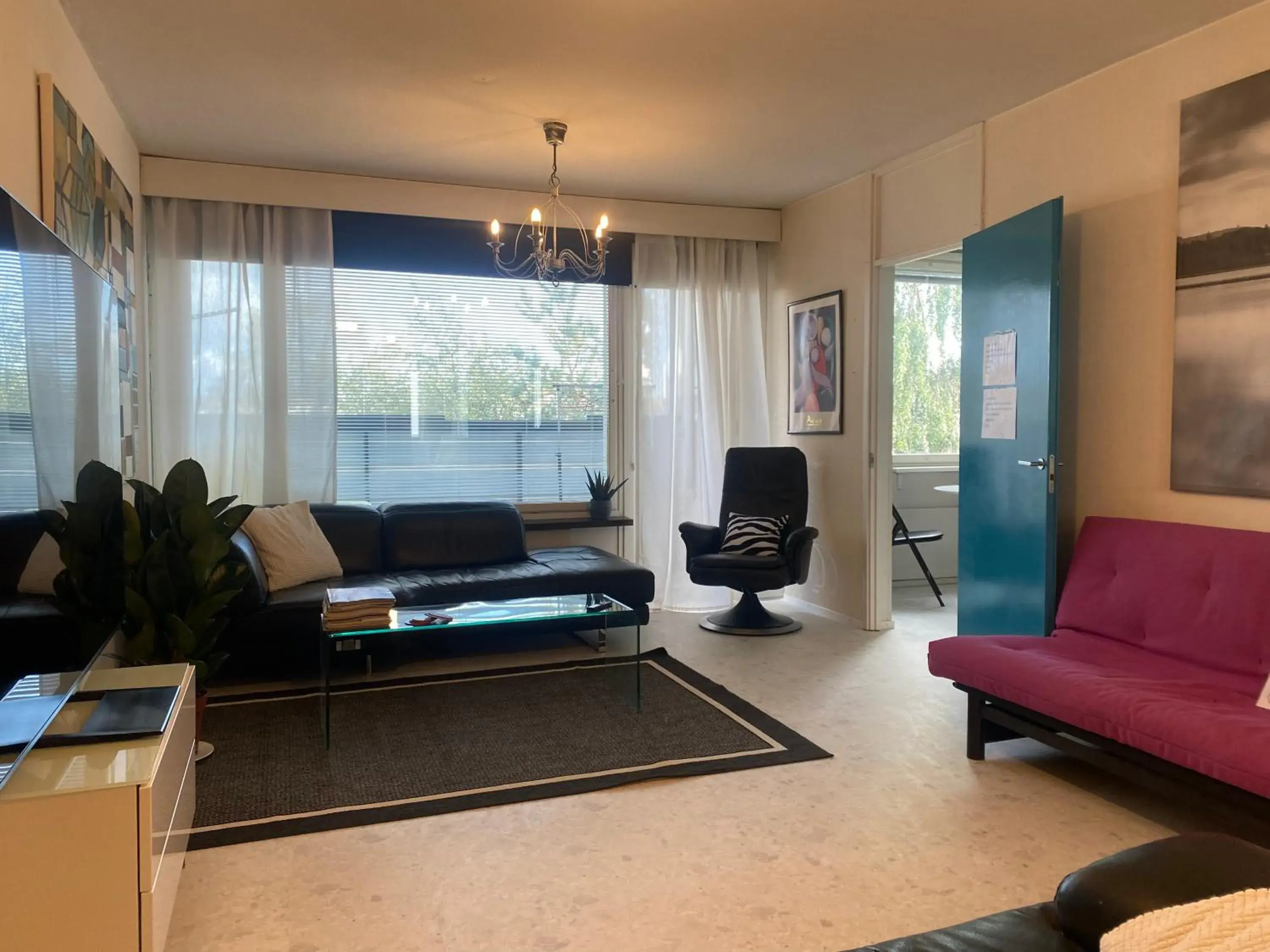 Two-Bedroom Apartment in Iso kolmio ydinkeskustassa 1-6 hlö Ilm.parkit Two-Bedroom Apartment in Iso kolmio ydinkeskustassa 1-6 hlö Ilm.parkit