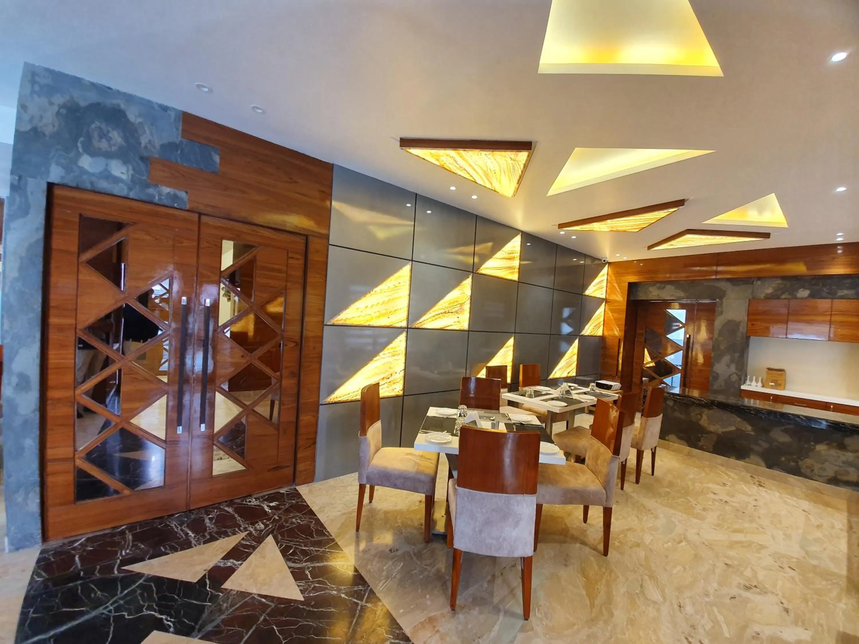 Restaurant/places to eat in Hotel Indo Prime - Jaipur City Centre