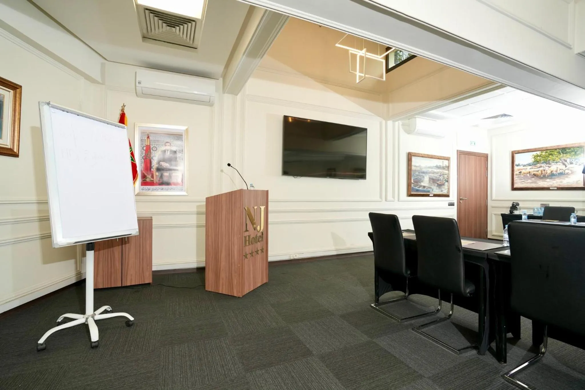 TV and multimedia in NJ Hotel Rabat