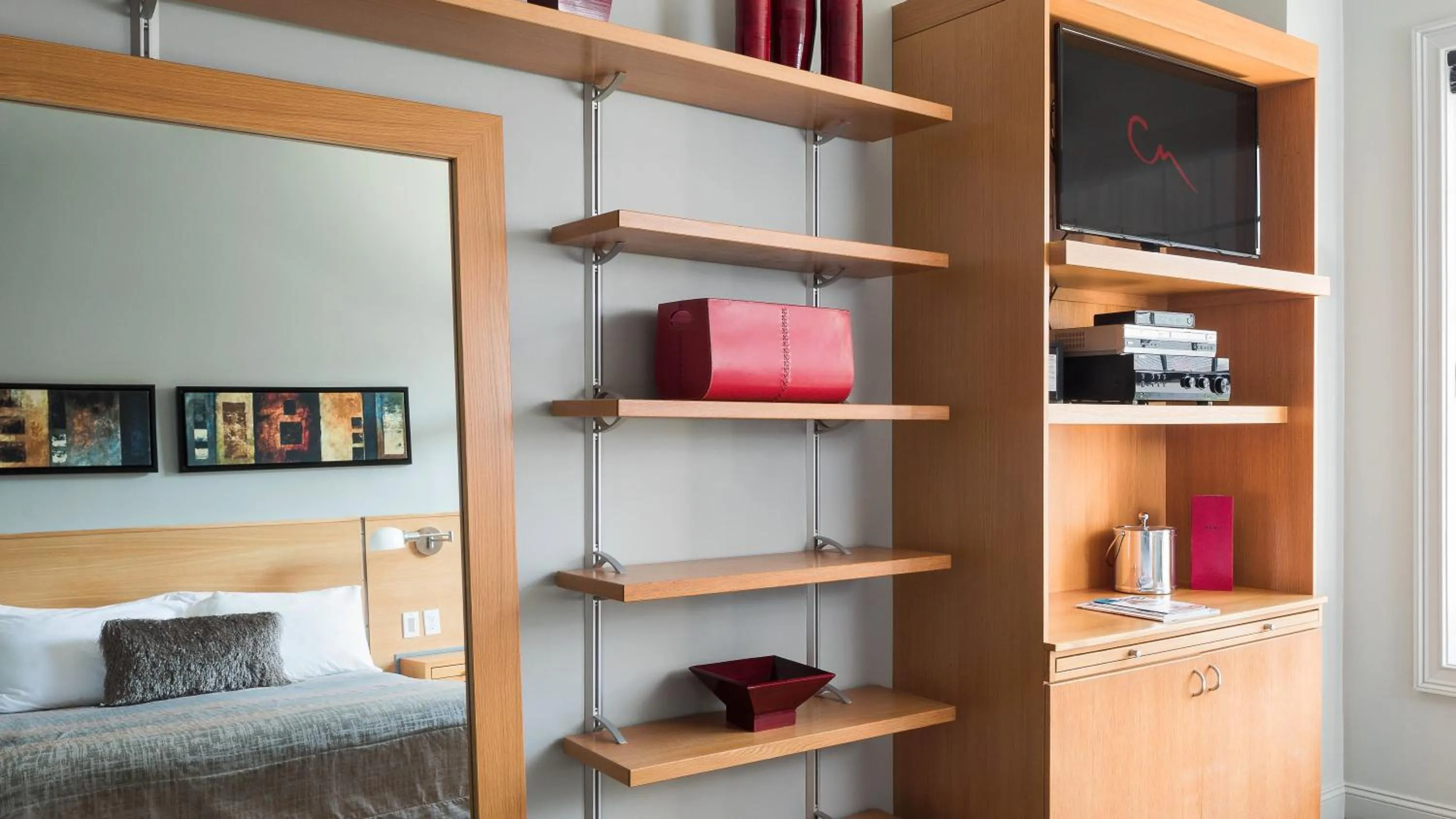 Bedroom, Bed in Charlesmark Hotel