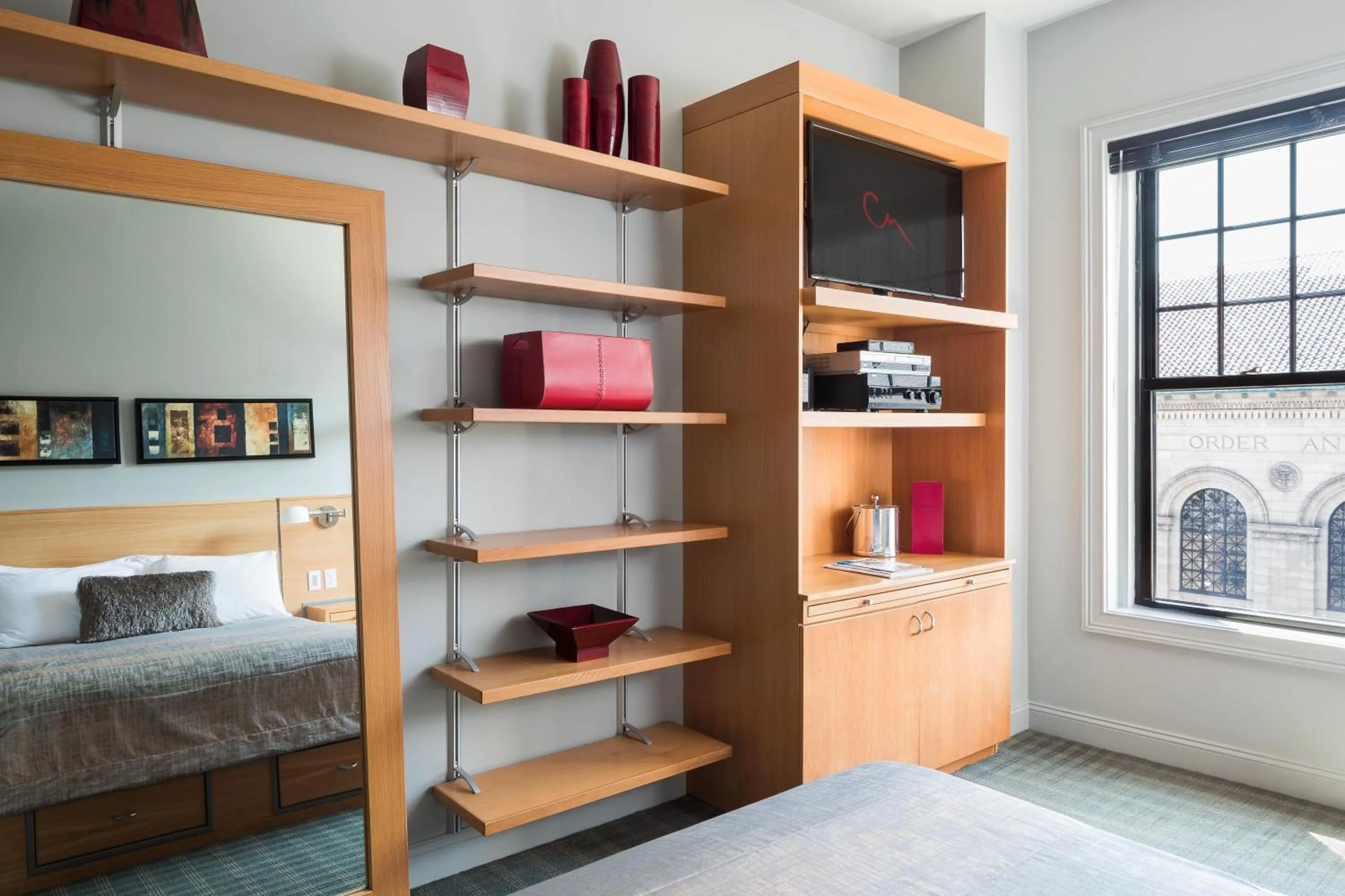 TV and multimedia, Bed in Charlesmark Hotel