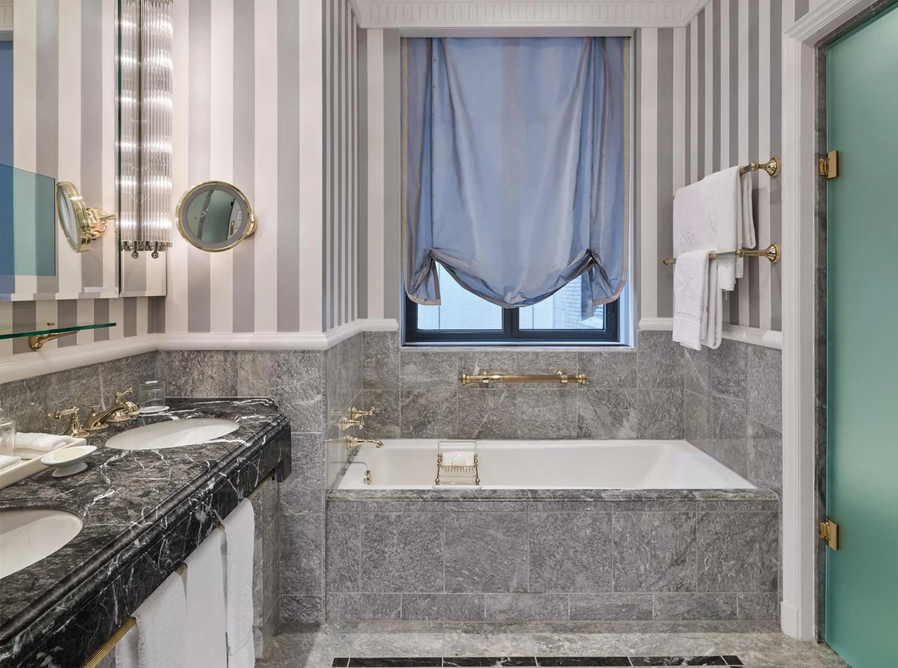 Shower in 5th & 55th Residence Club