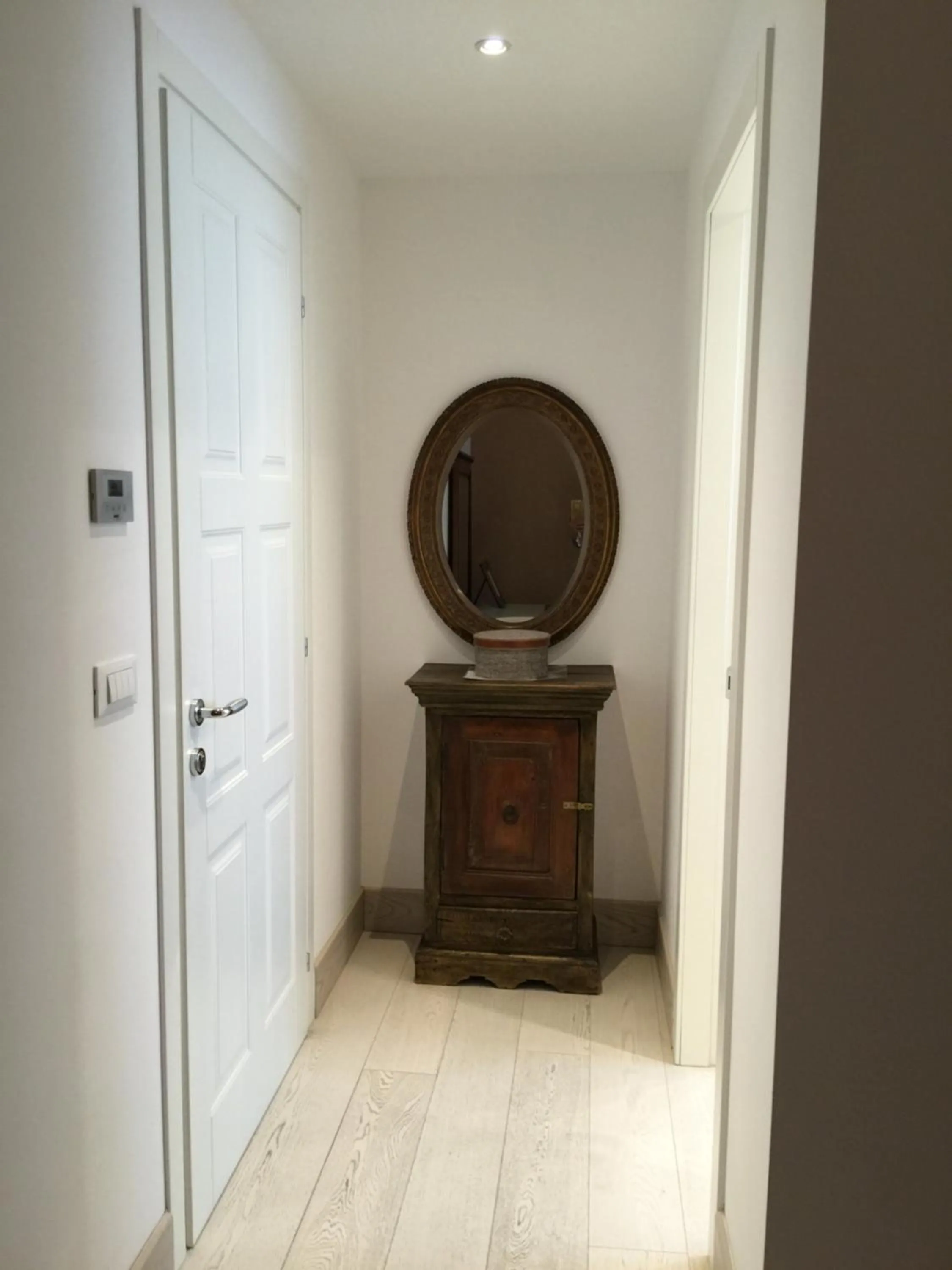 Decorative detail in Bed & Breakfast Case Osti