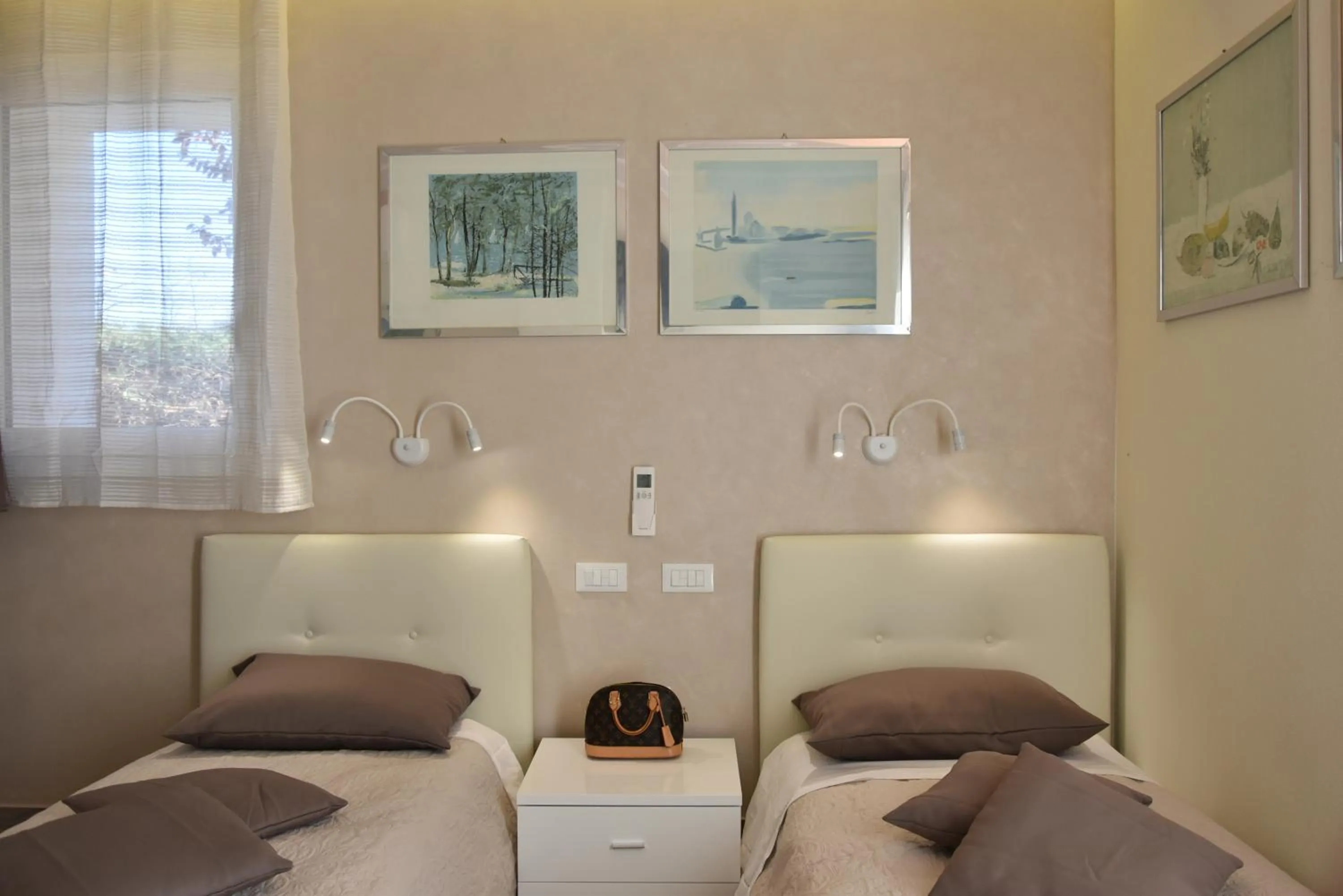 Bedroom, Bed in Bed & Breakfast Case Osti