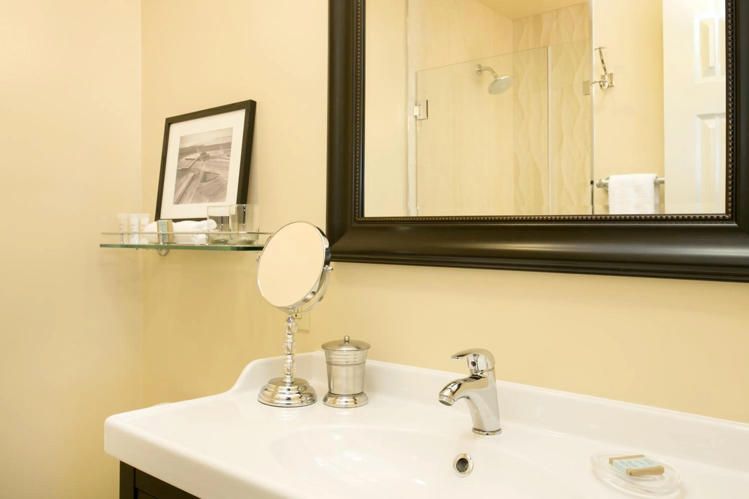 Bathroom in The Dylan Hotel at SFO