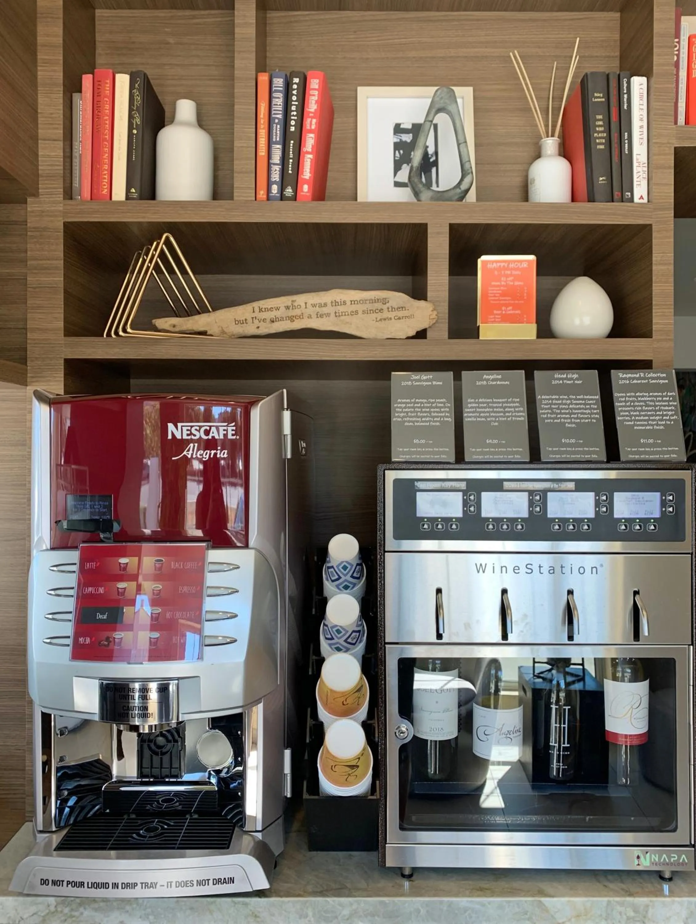 Coffee/tea facilities in The Dylan Hotel at SFO