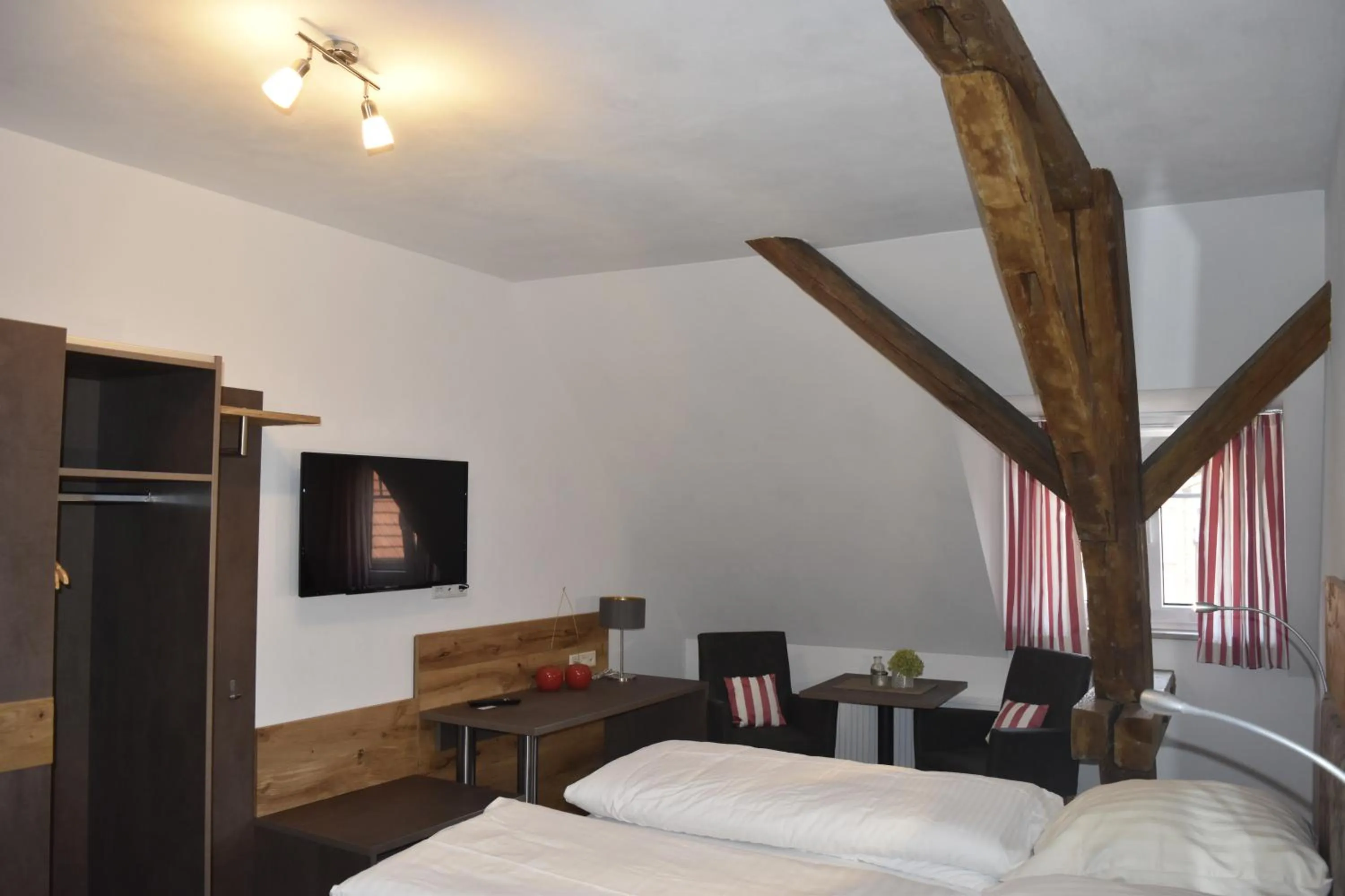 Bedroom, Bed in Gasthof Pension Zum goldenen Hirschen