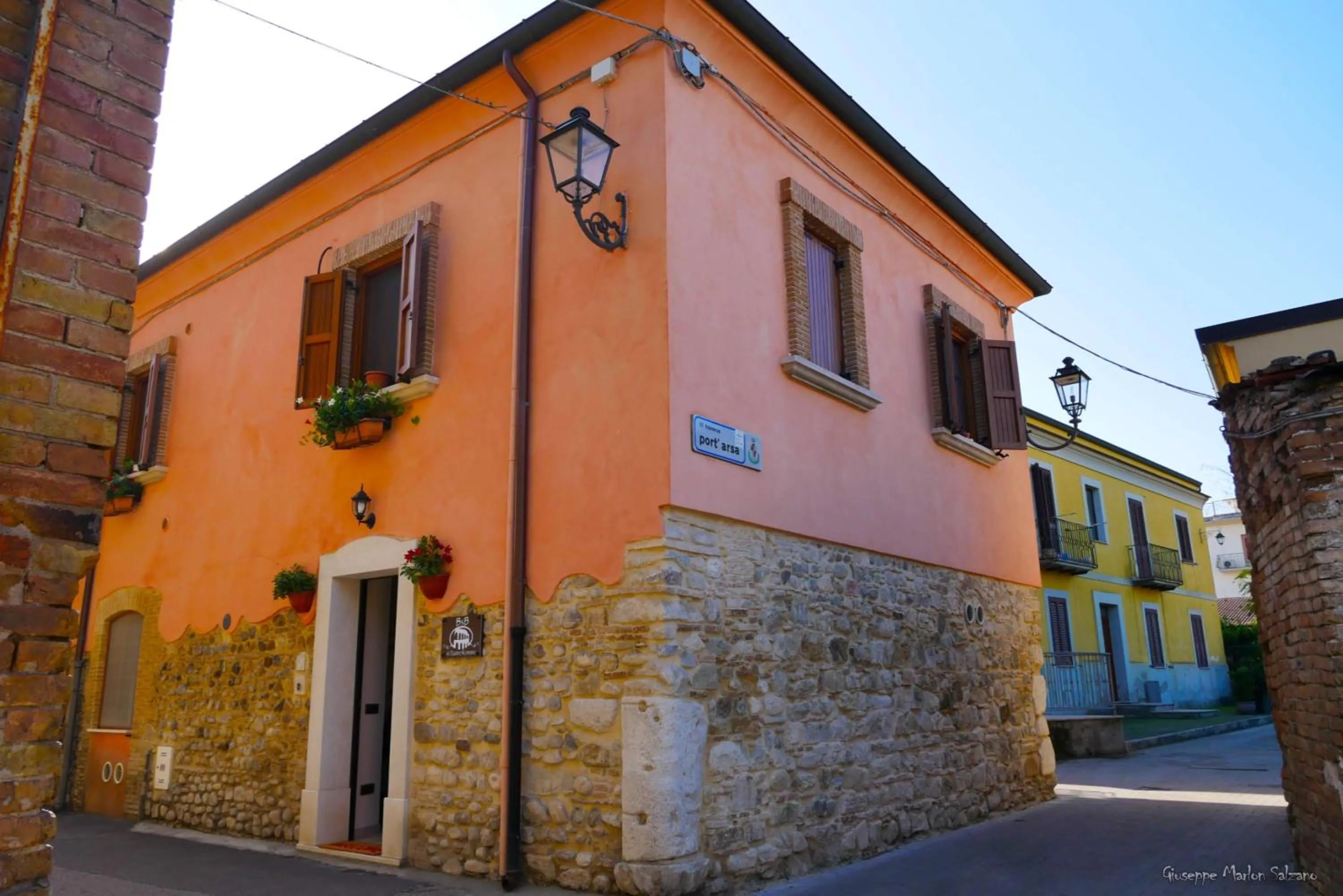 Facade/entrance in B&B AL TEATRO ROMANO
