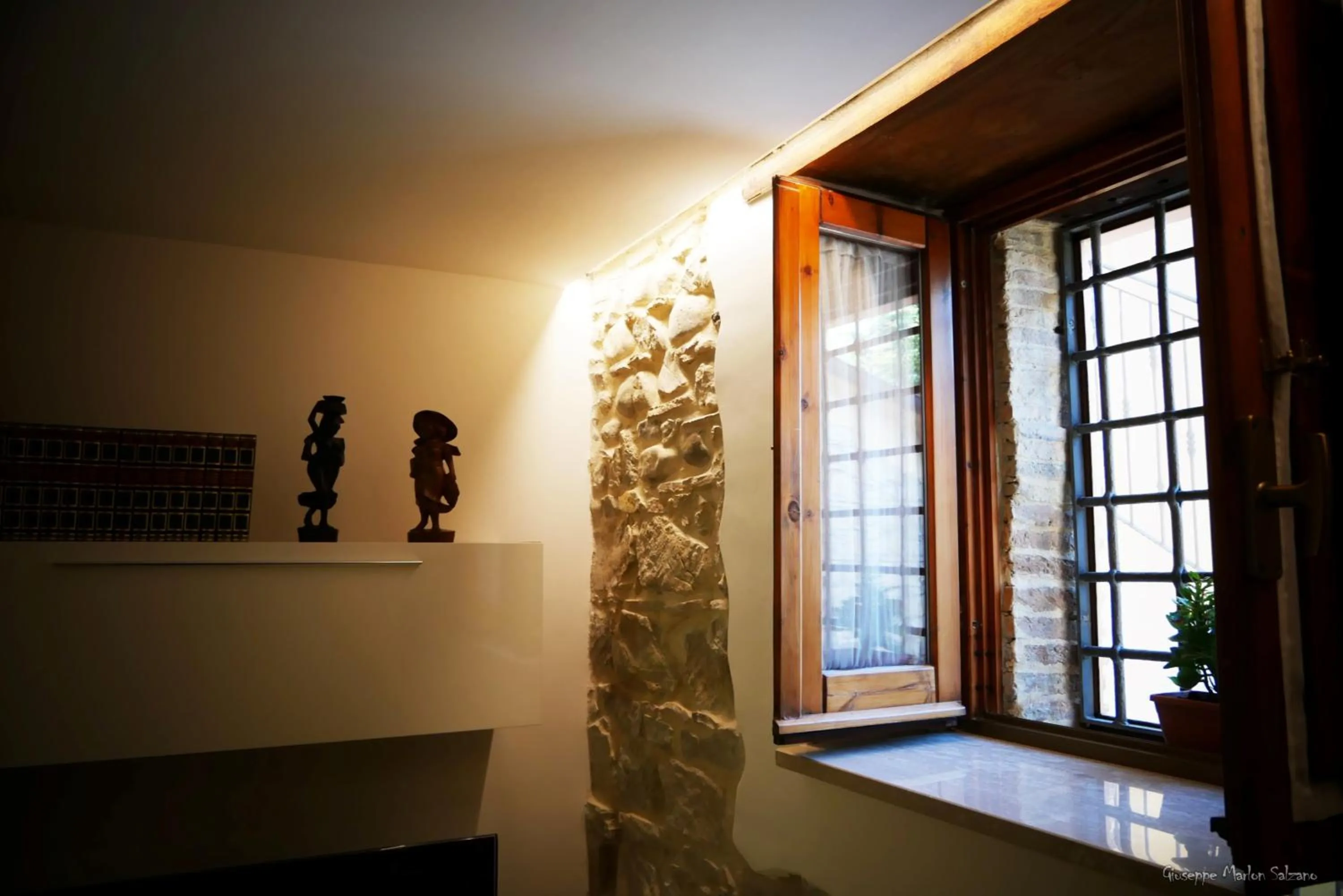 Decorative detail in B&B AL TEATRO ROMANO