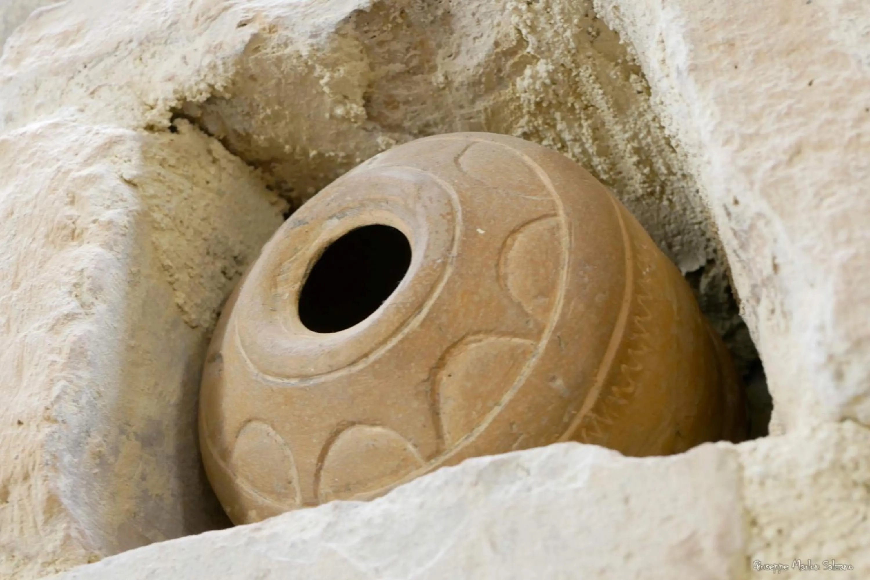 Decorative detail in B&B AL TEATRO ROMANO